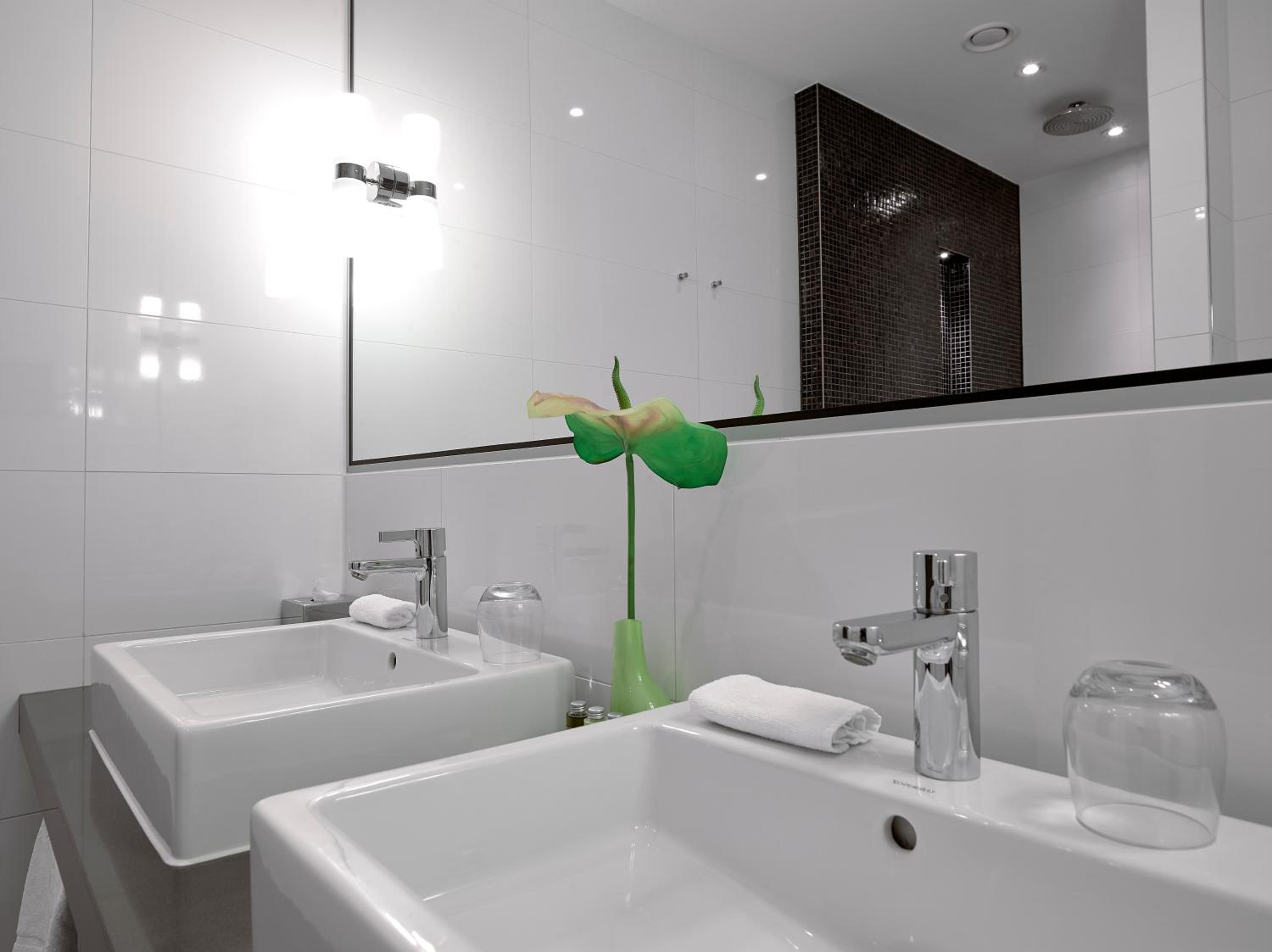 Double Room with Lake View and Spa Access - Photo 2