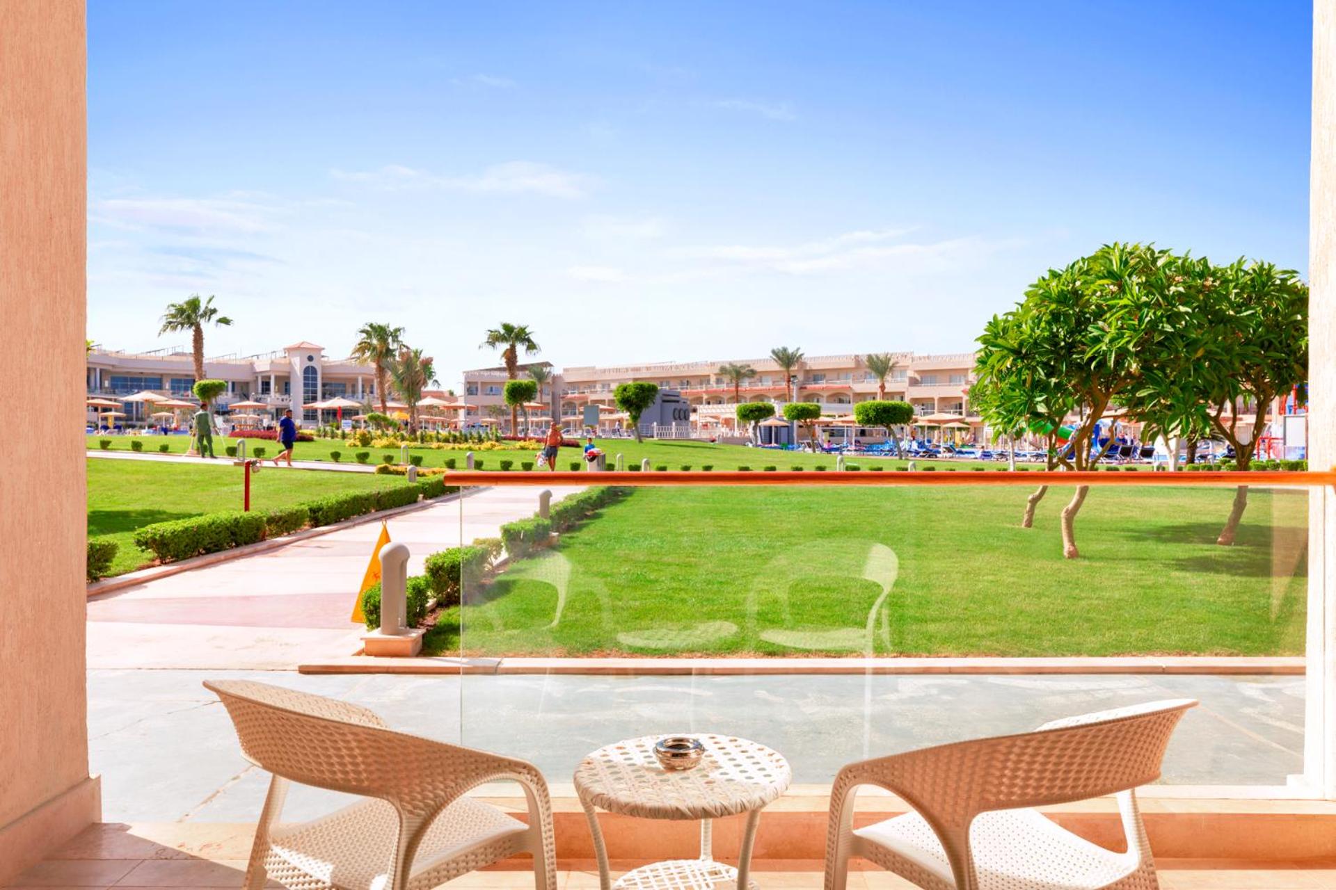 Deluxe Double or Twin Room with Garden View photo 3