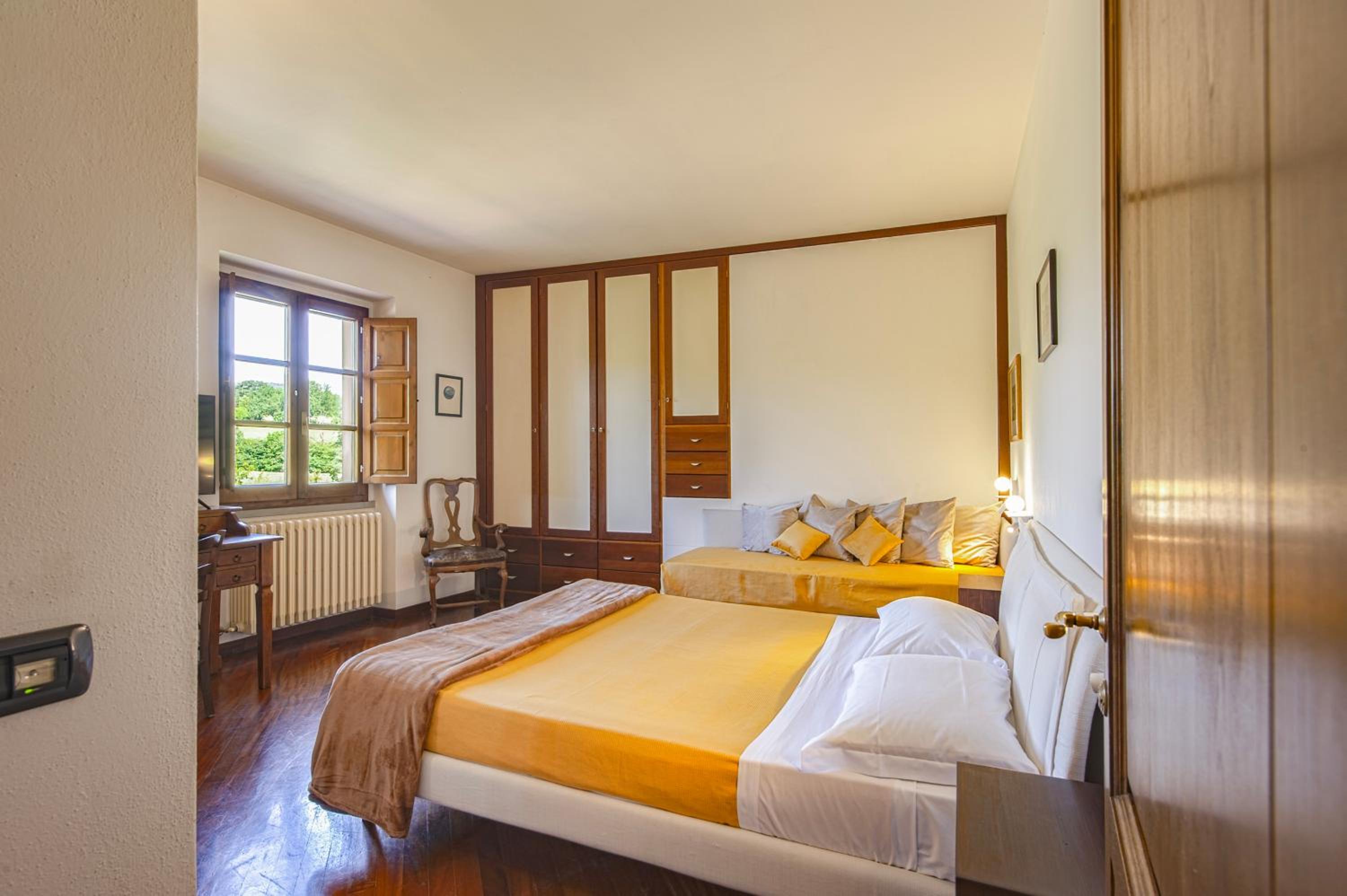 Deluxe King Room photo 1