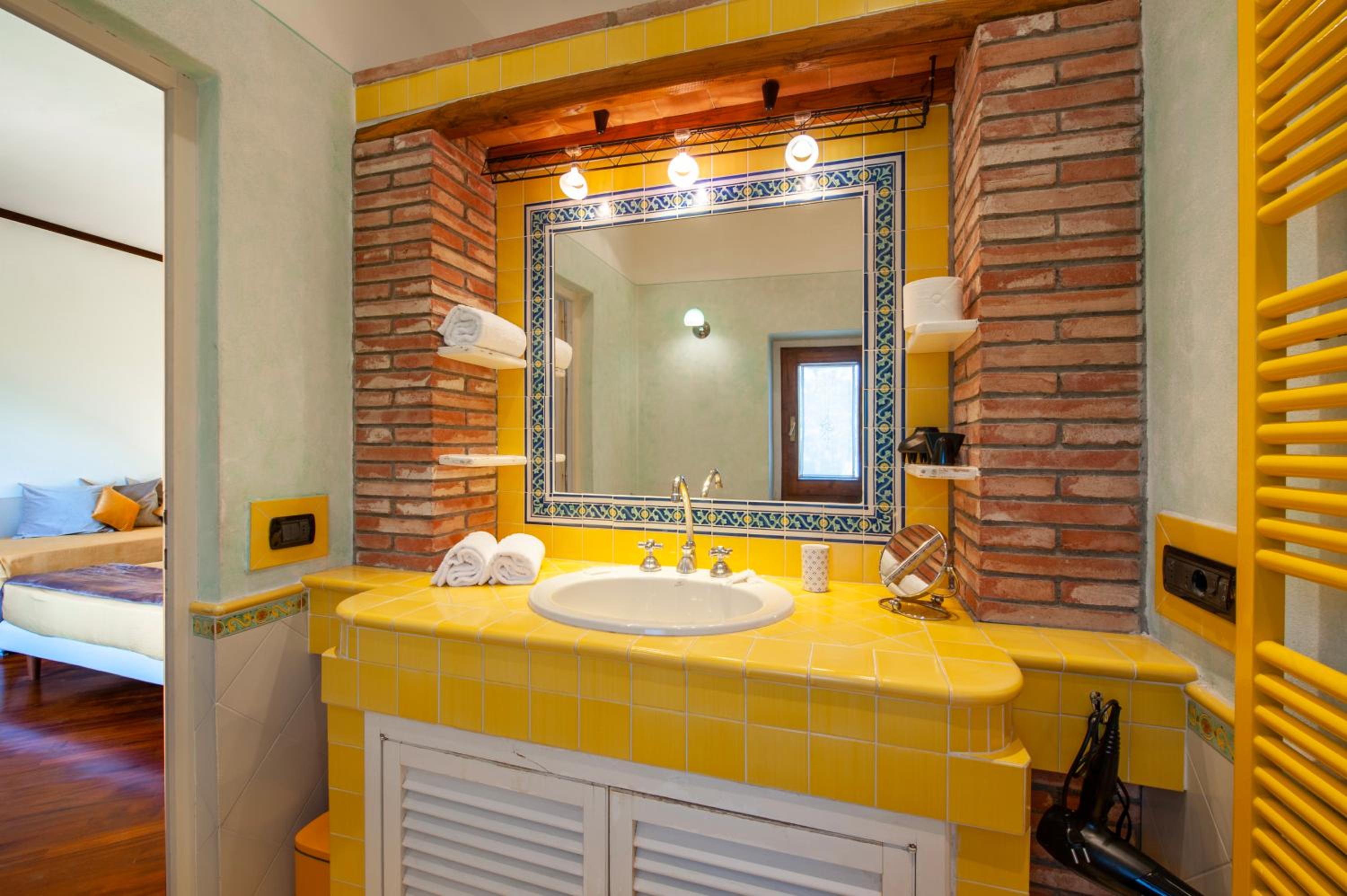 Deluxe King Room photo 2