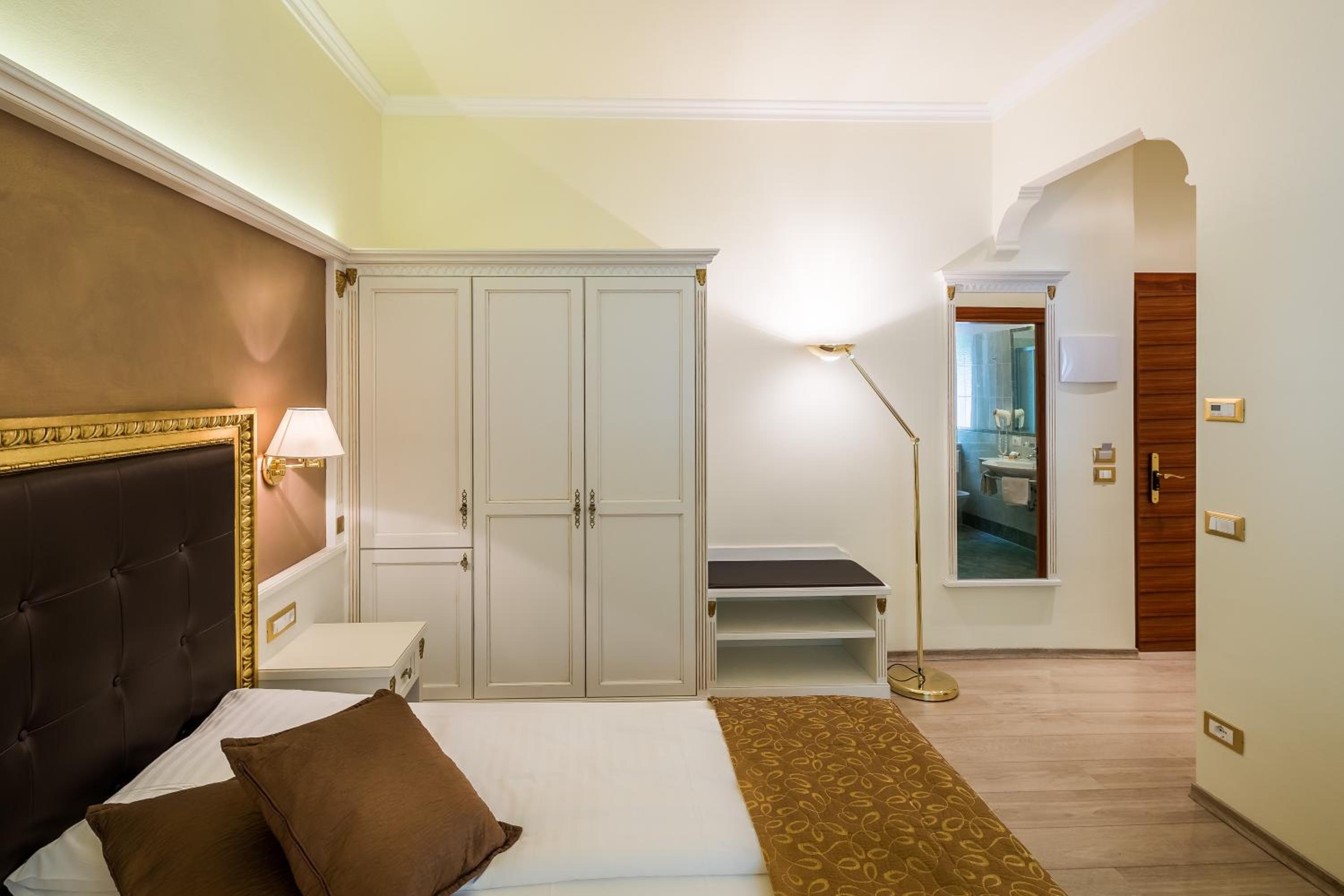Standard Double Room - Photo 2