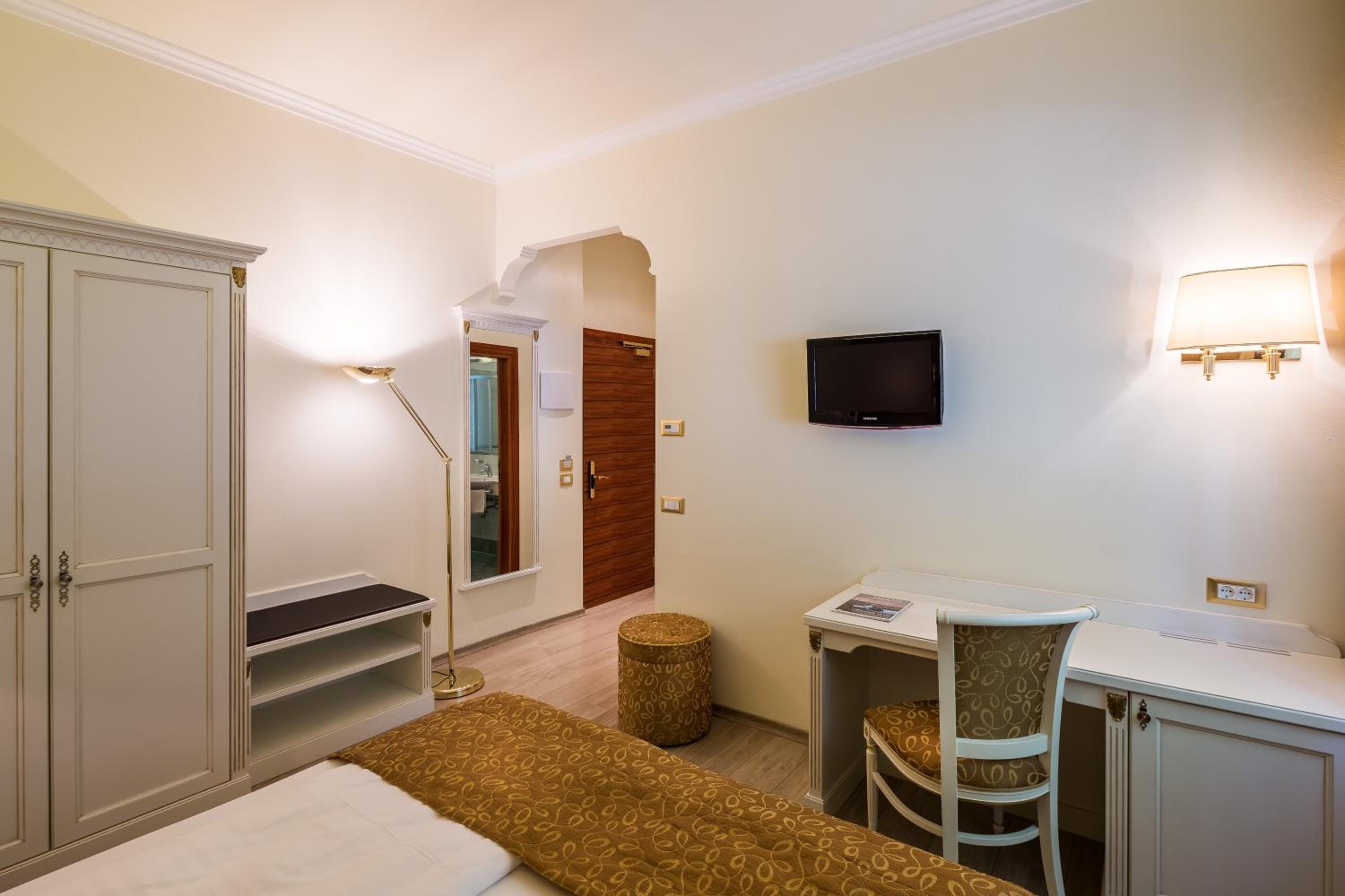 Standard Double Room - Photo 5