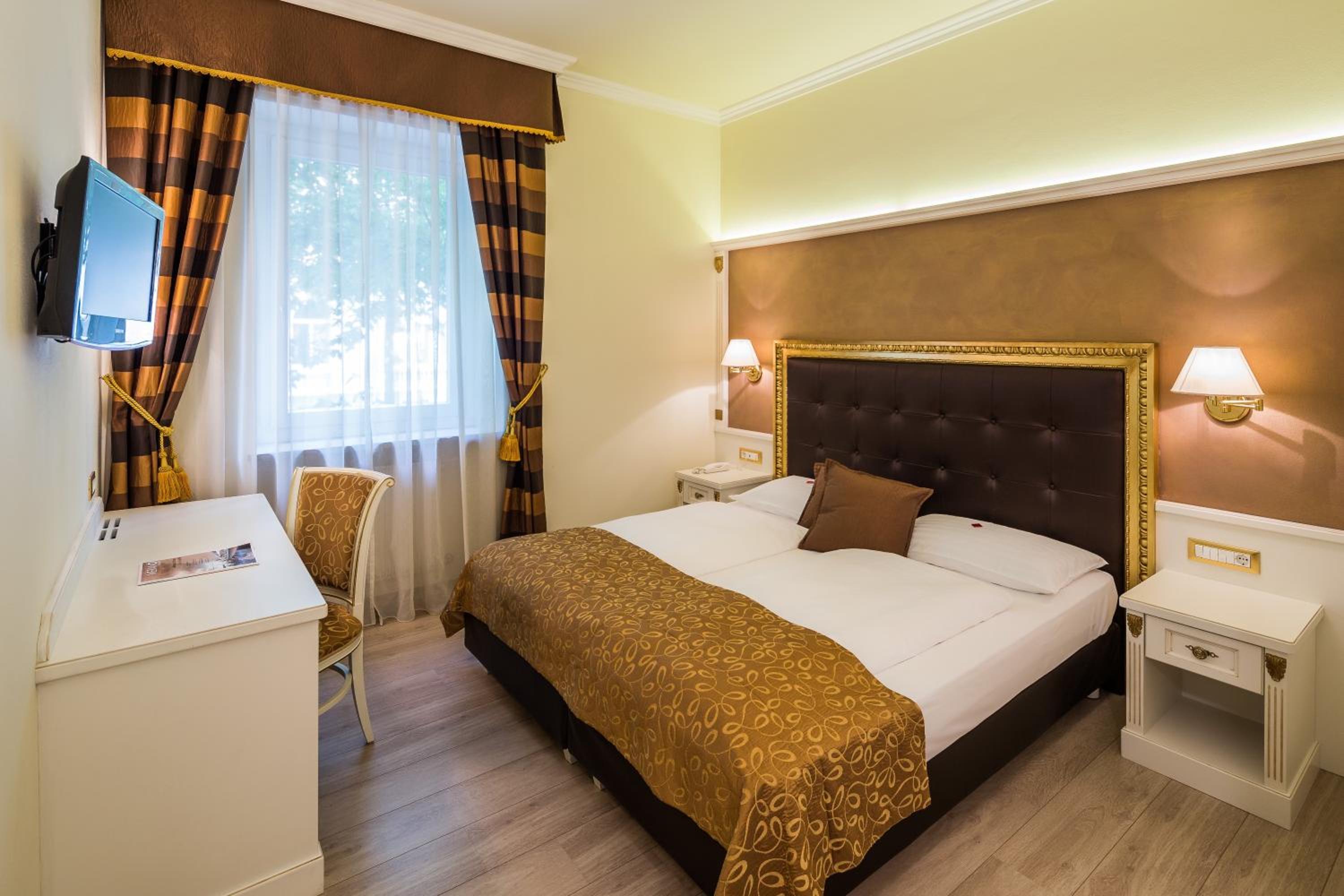 Standard Double Room - Photo 1