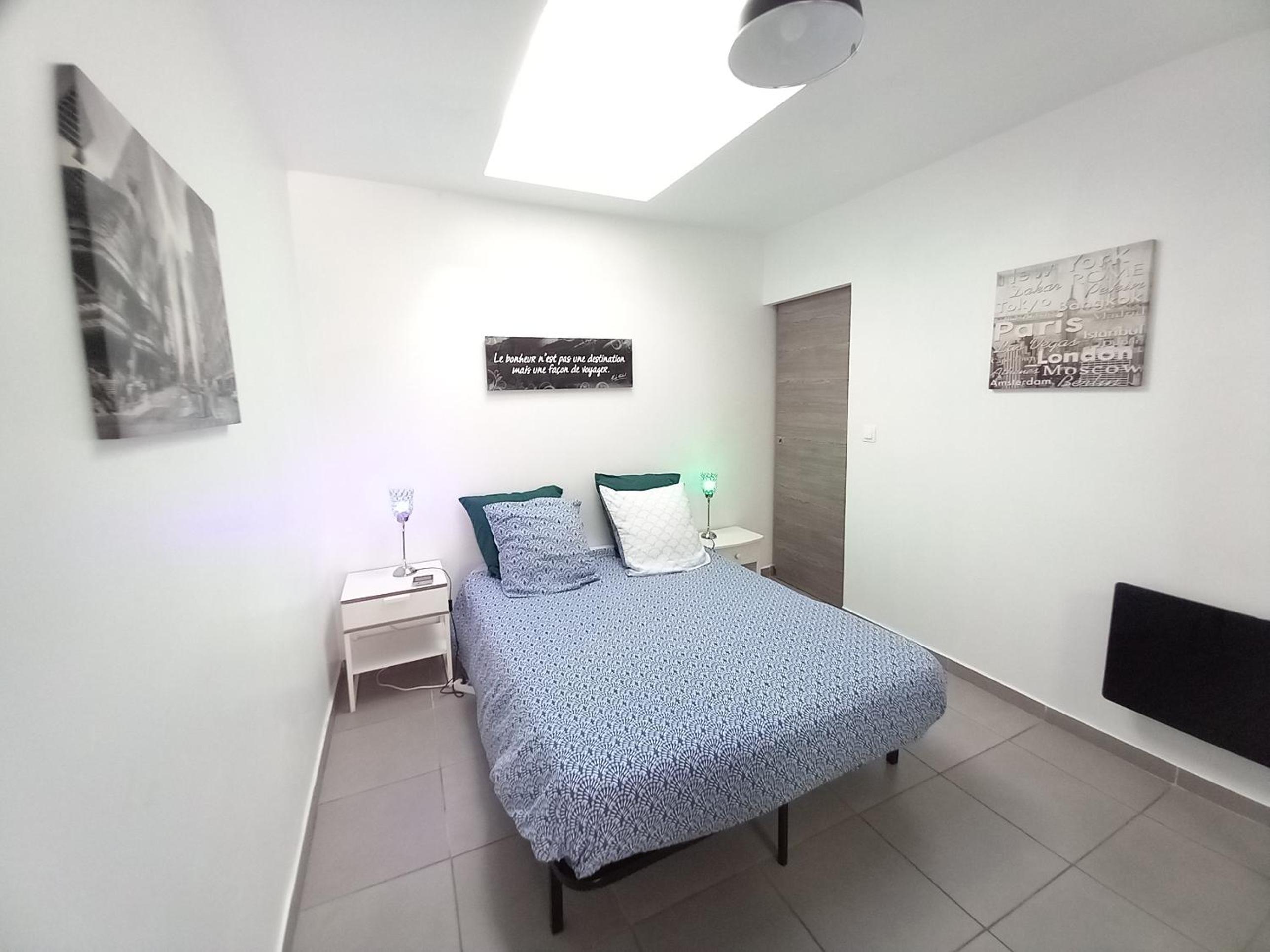 One-Bedroom Apartment - Photo 12