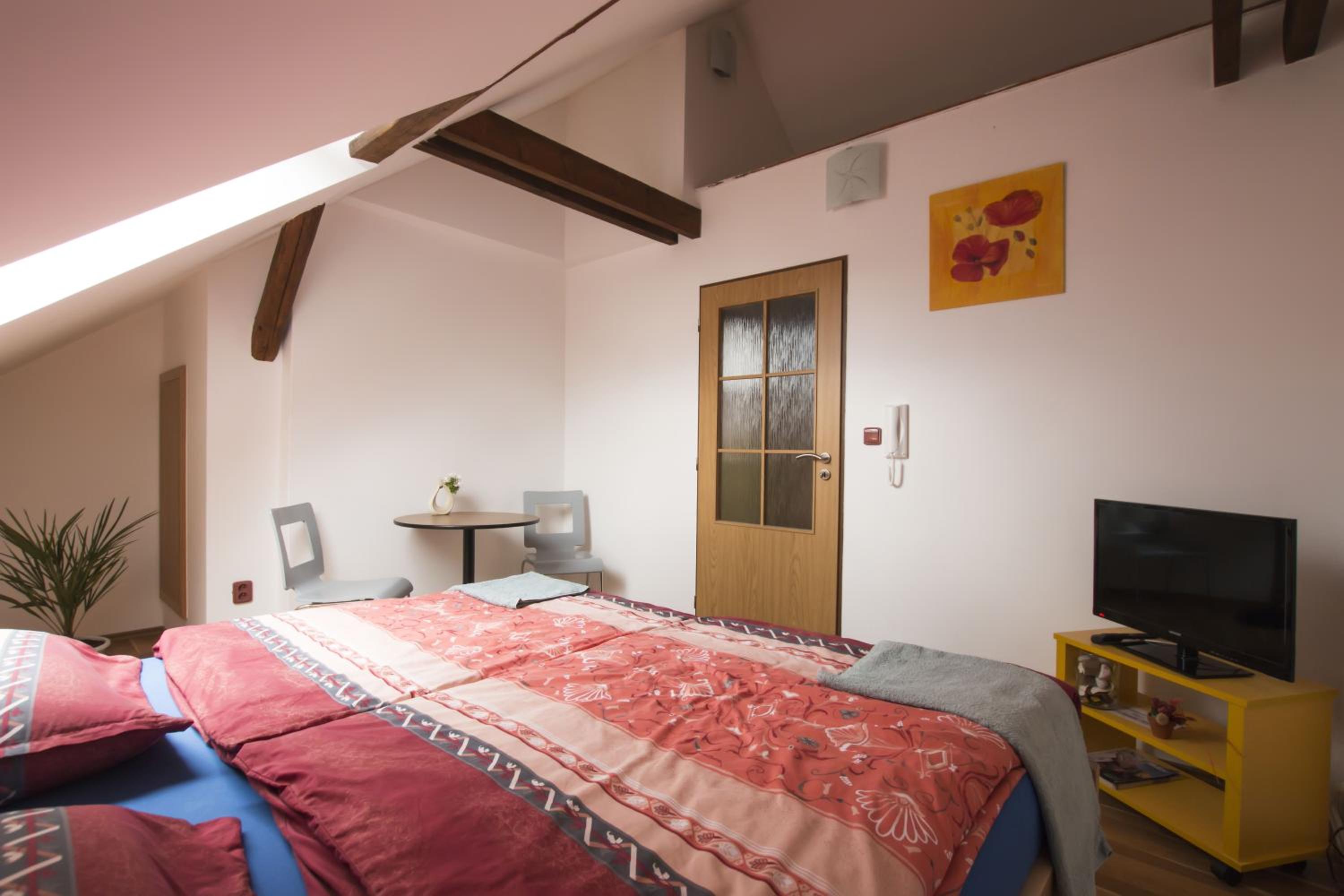 Apartment with Terrace and Kitchenette
