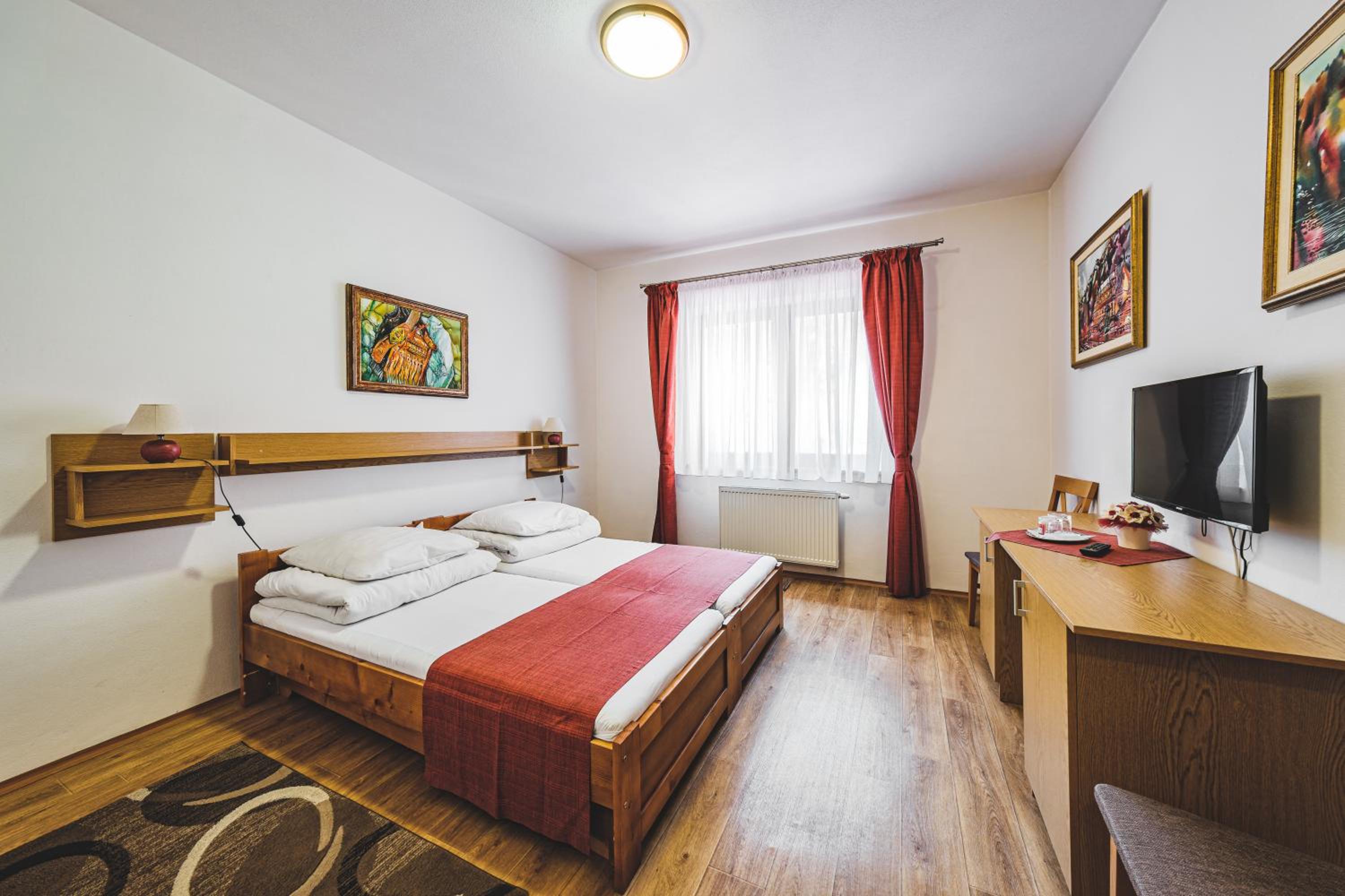 Twin Room with Extra Bed photo 2