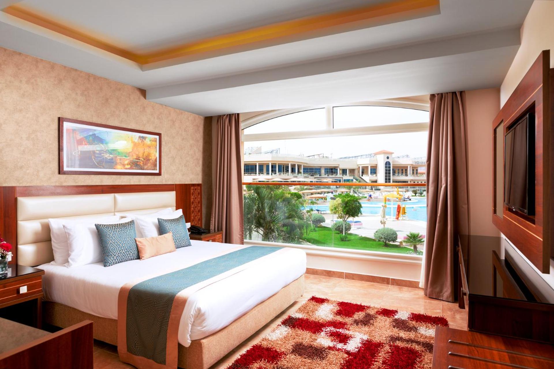 Triple Room with Pool View photo 3