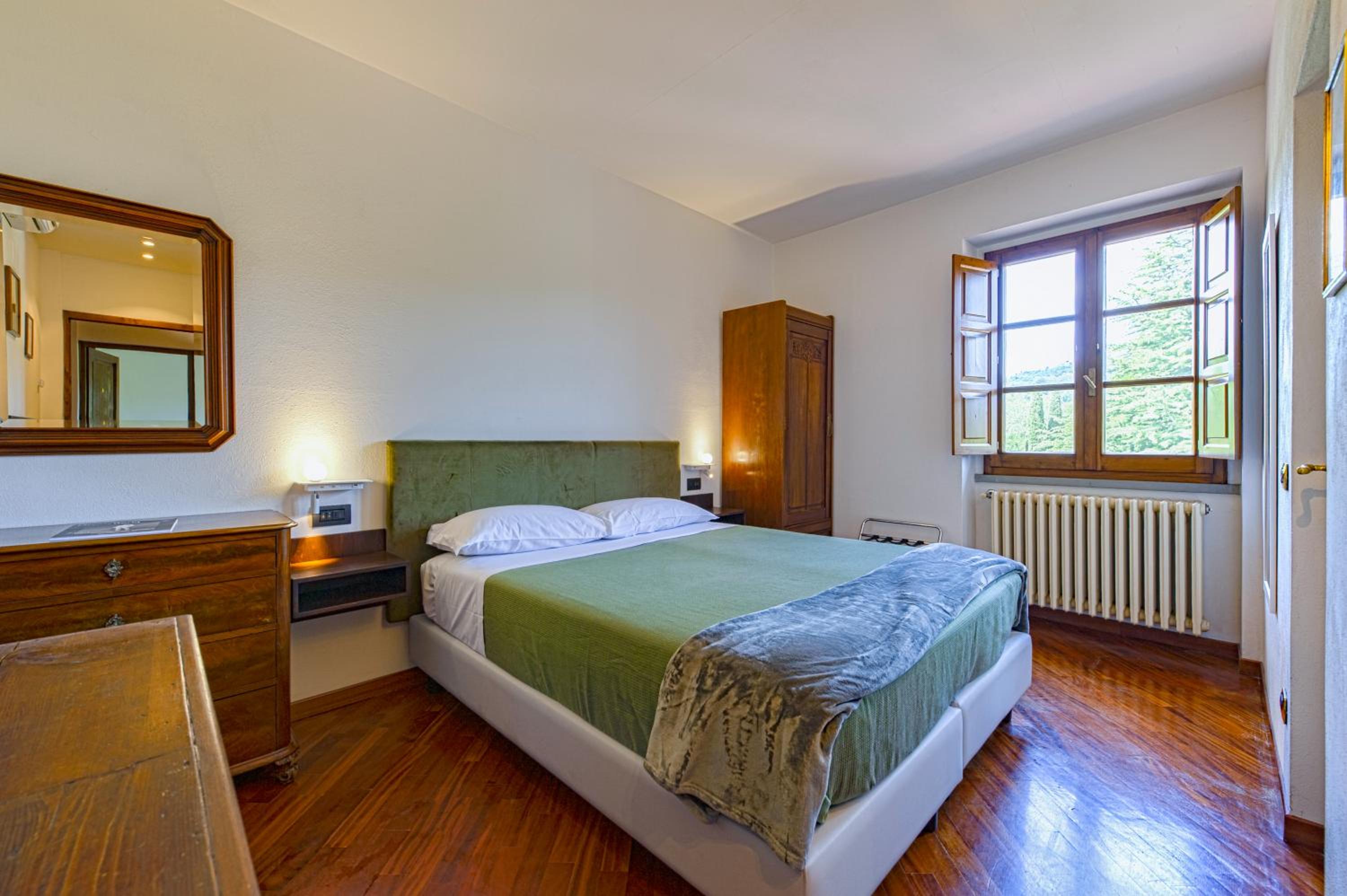 Queen Room with Pool View photo 1