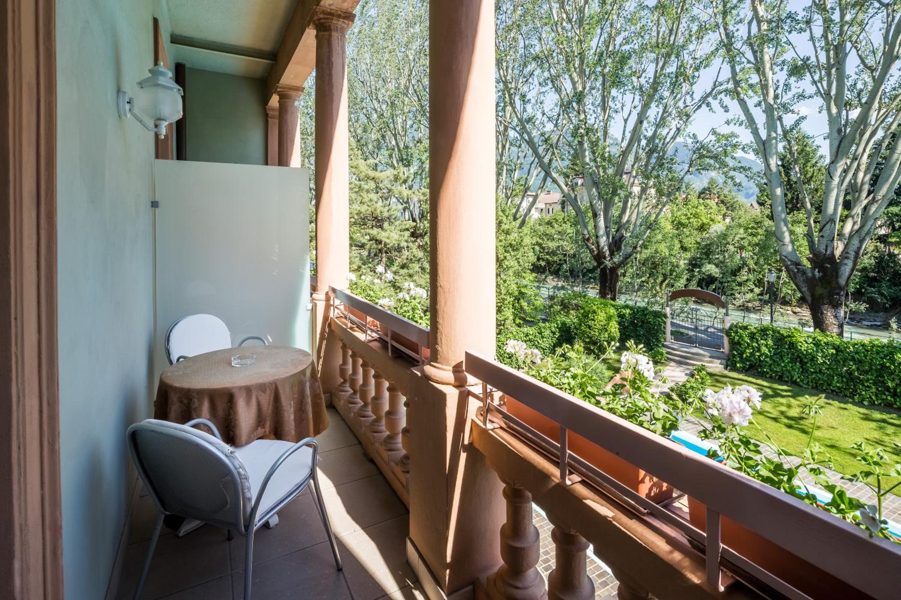 Deluxe Double Room with River View and Balcony - Photo 3