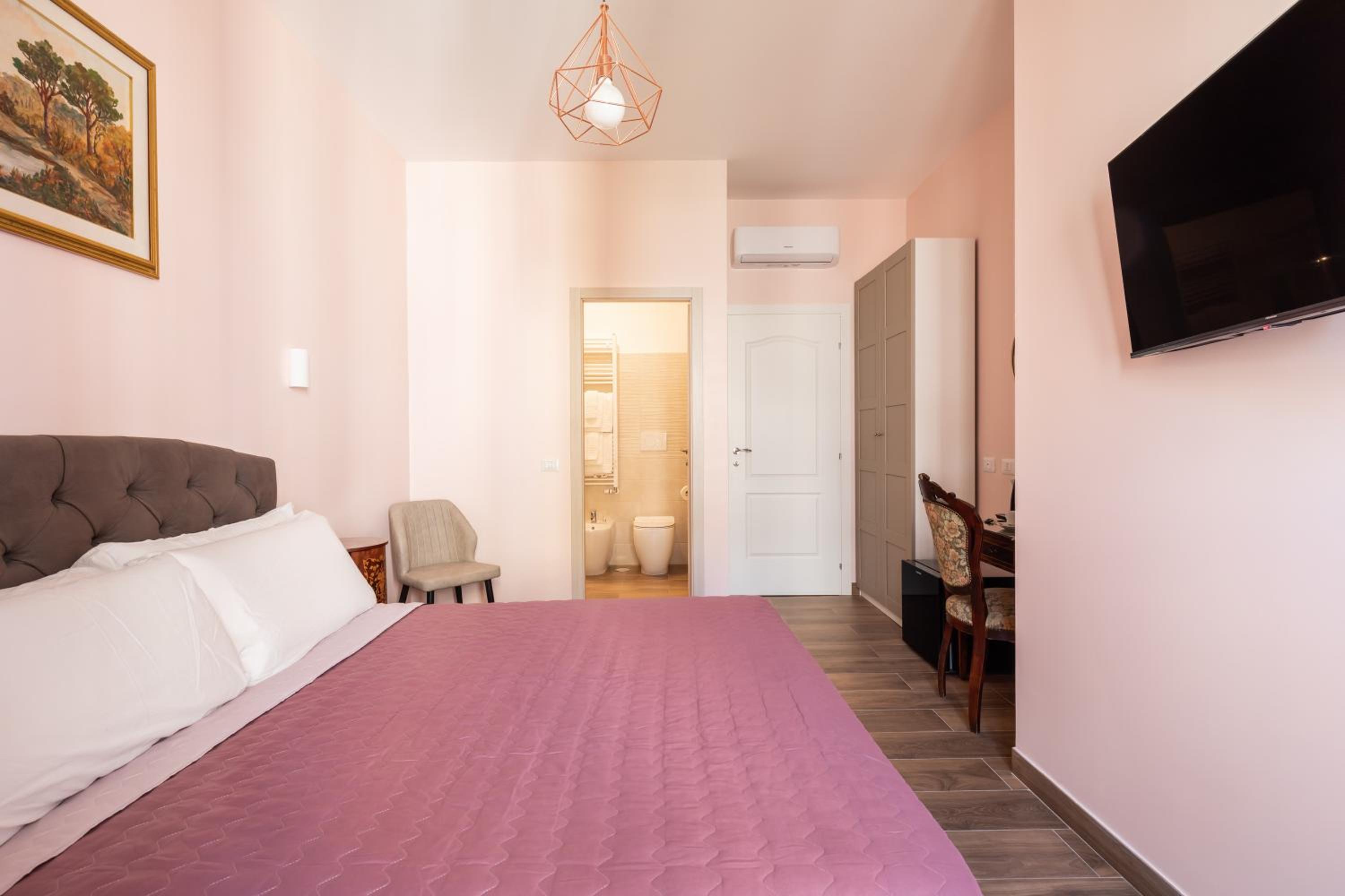 Large Double Room photo 2
