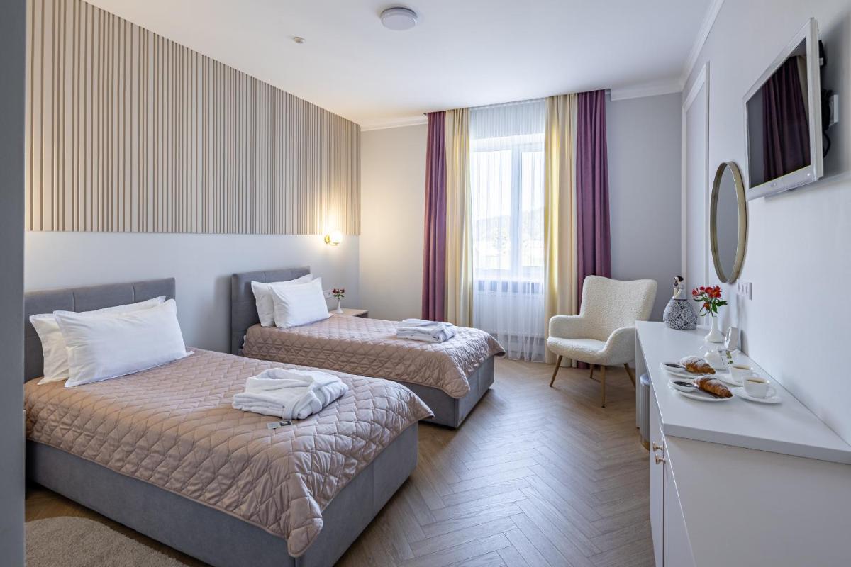 Double or Twin Room with Balcony photo 3
