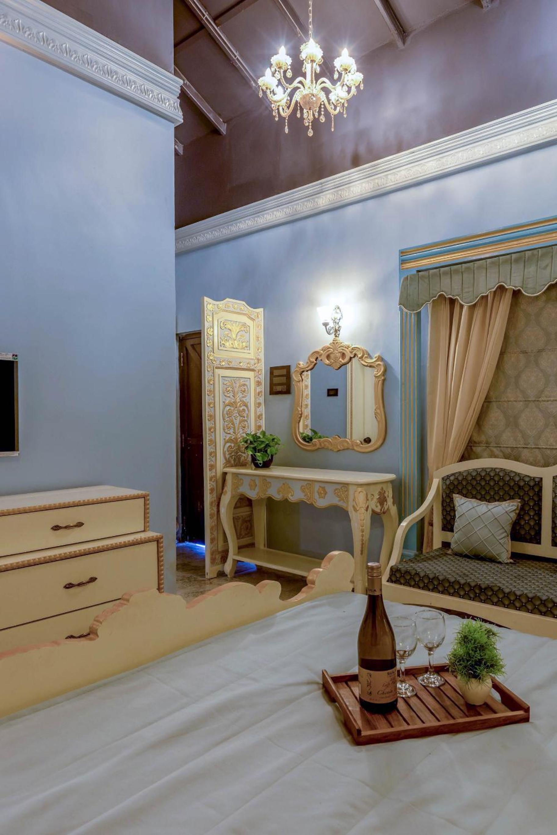 Deluxe King Room - Photo 6