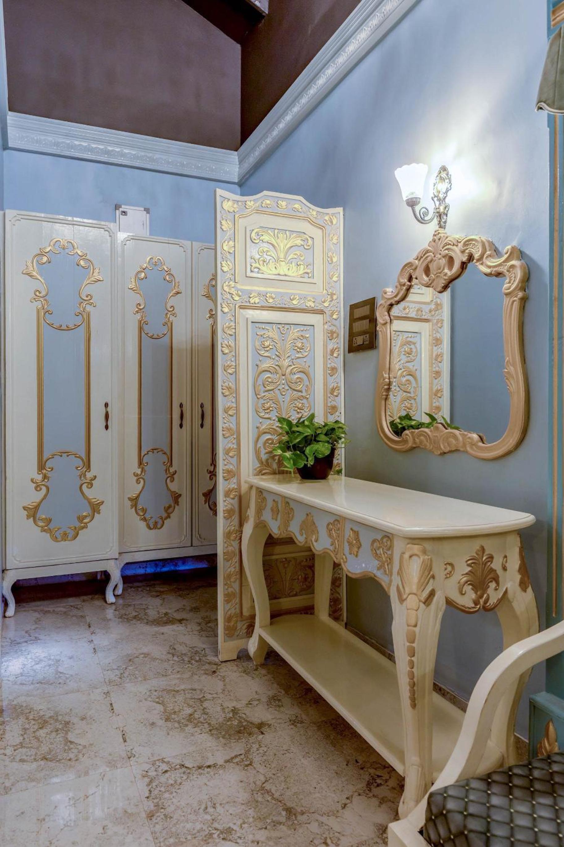 Deluxe King Room - Photo 2