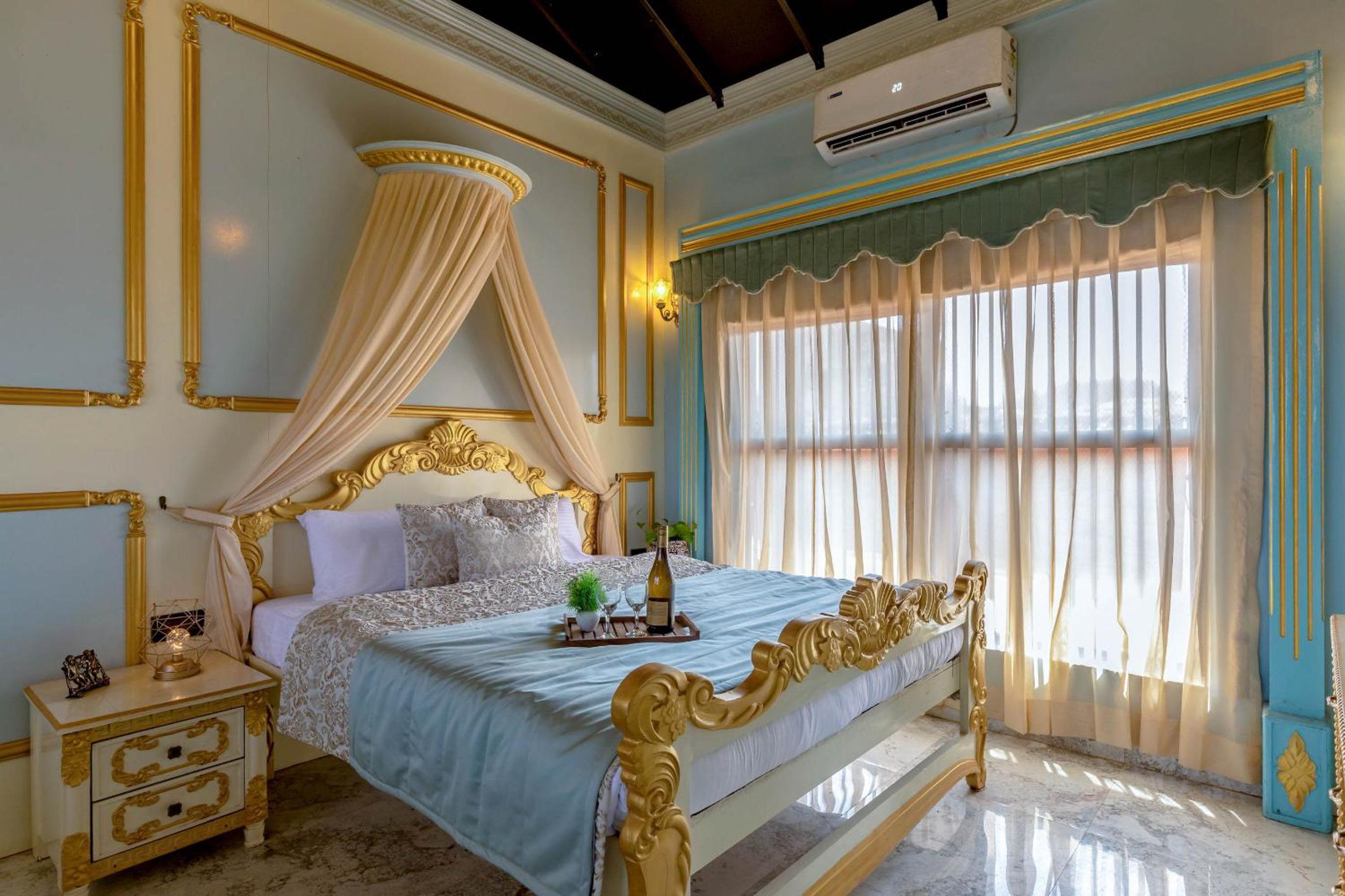 Deluxe King Room - Photo 5