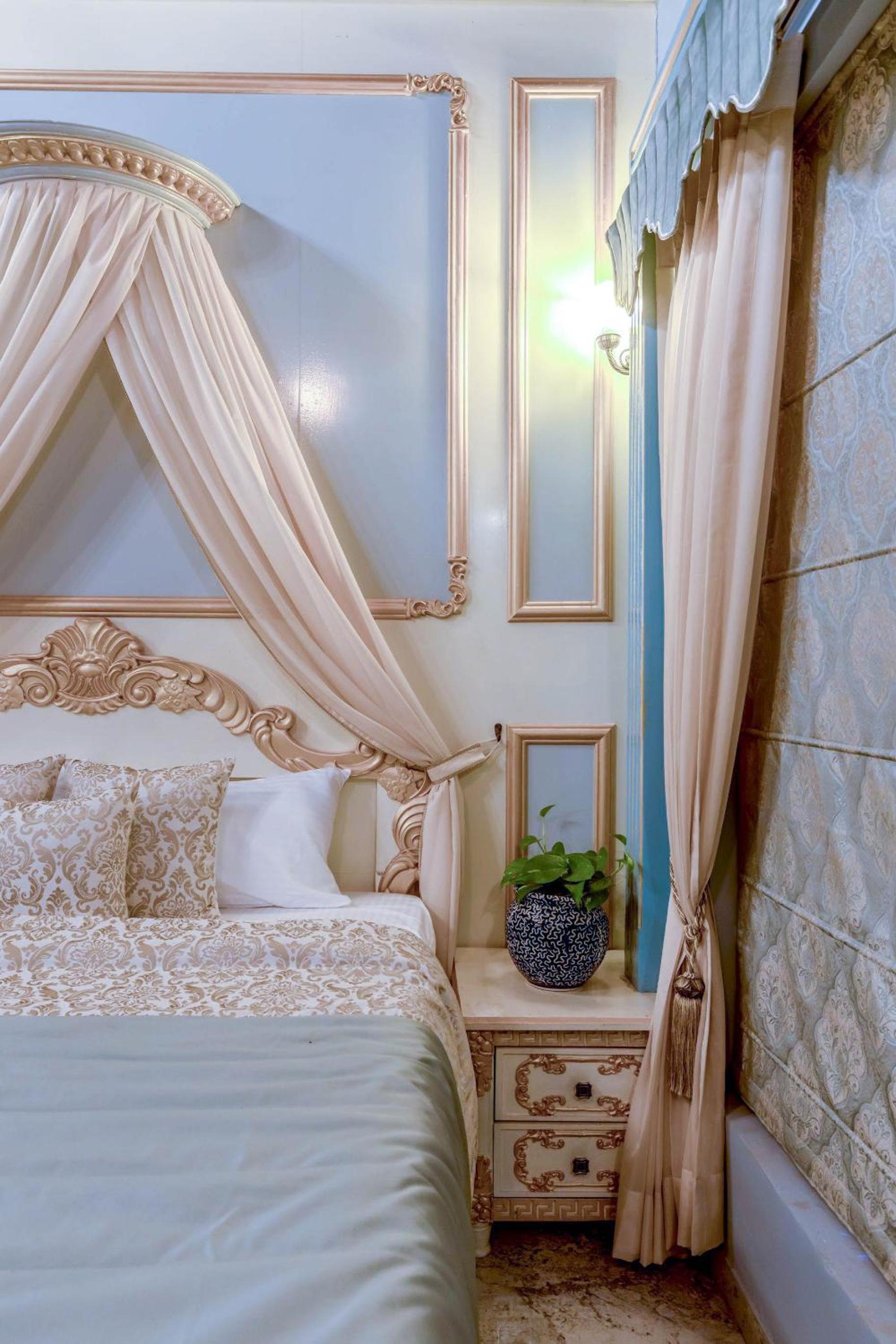 Deluxe King Room - Photo 9