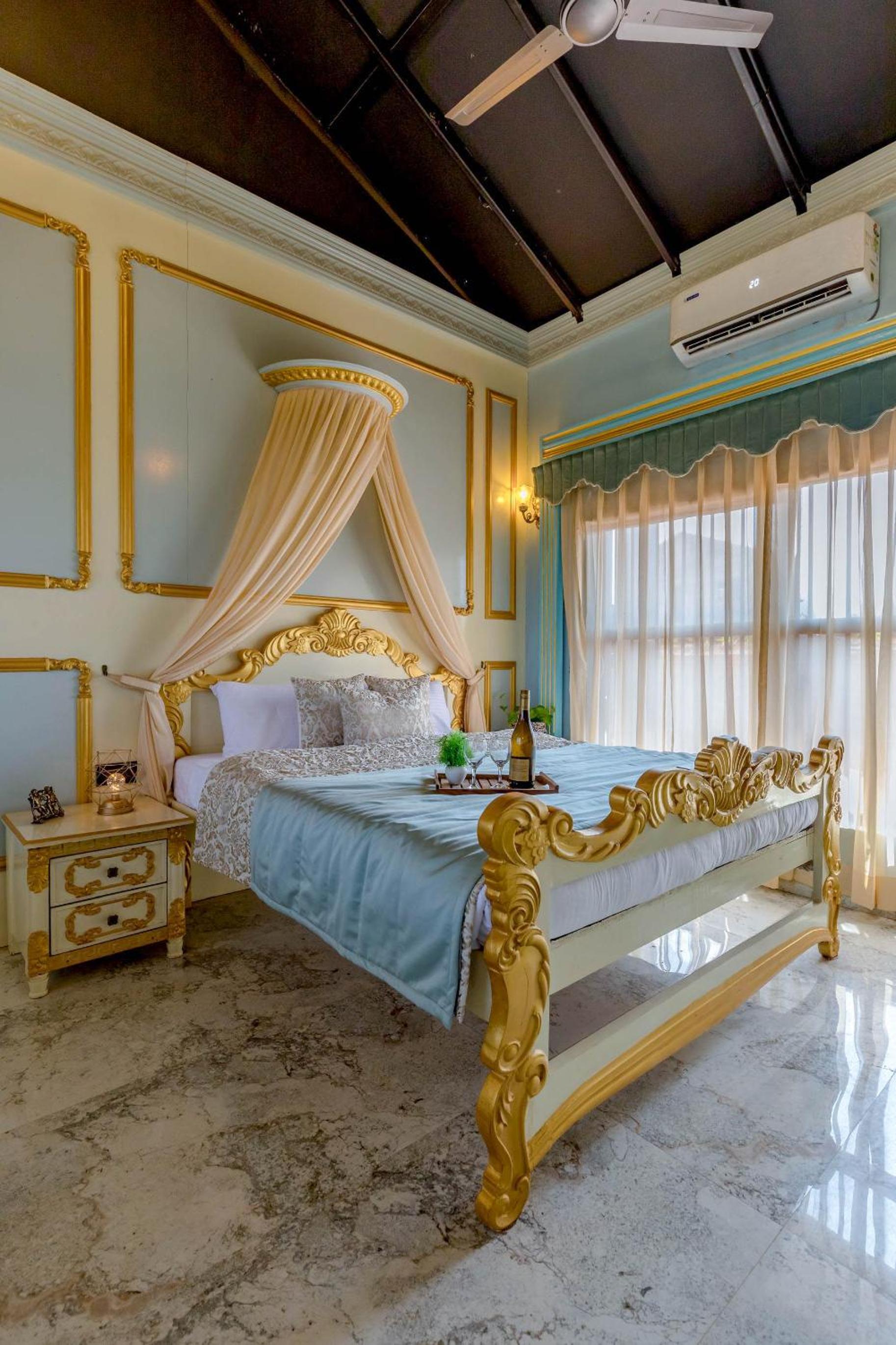 Deluxe King Room - Photo 1