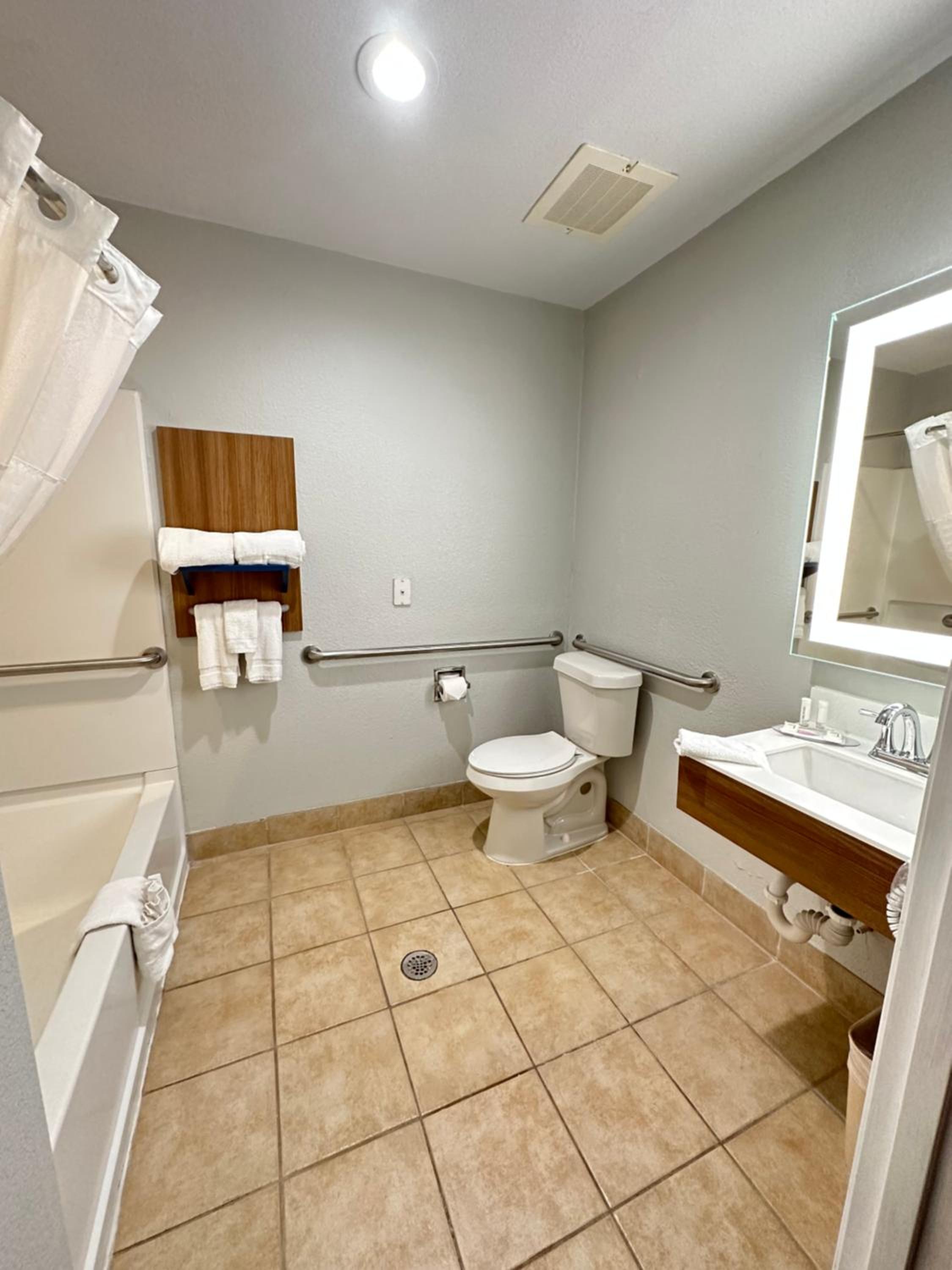 Queen Room - Disability Access/Non-Smoking - Photo 4