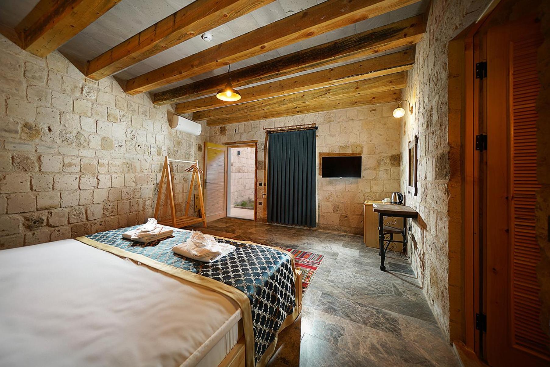 Deluxe Double Room - Photo 51