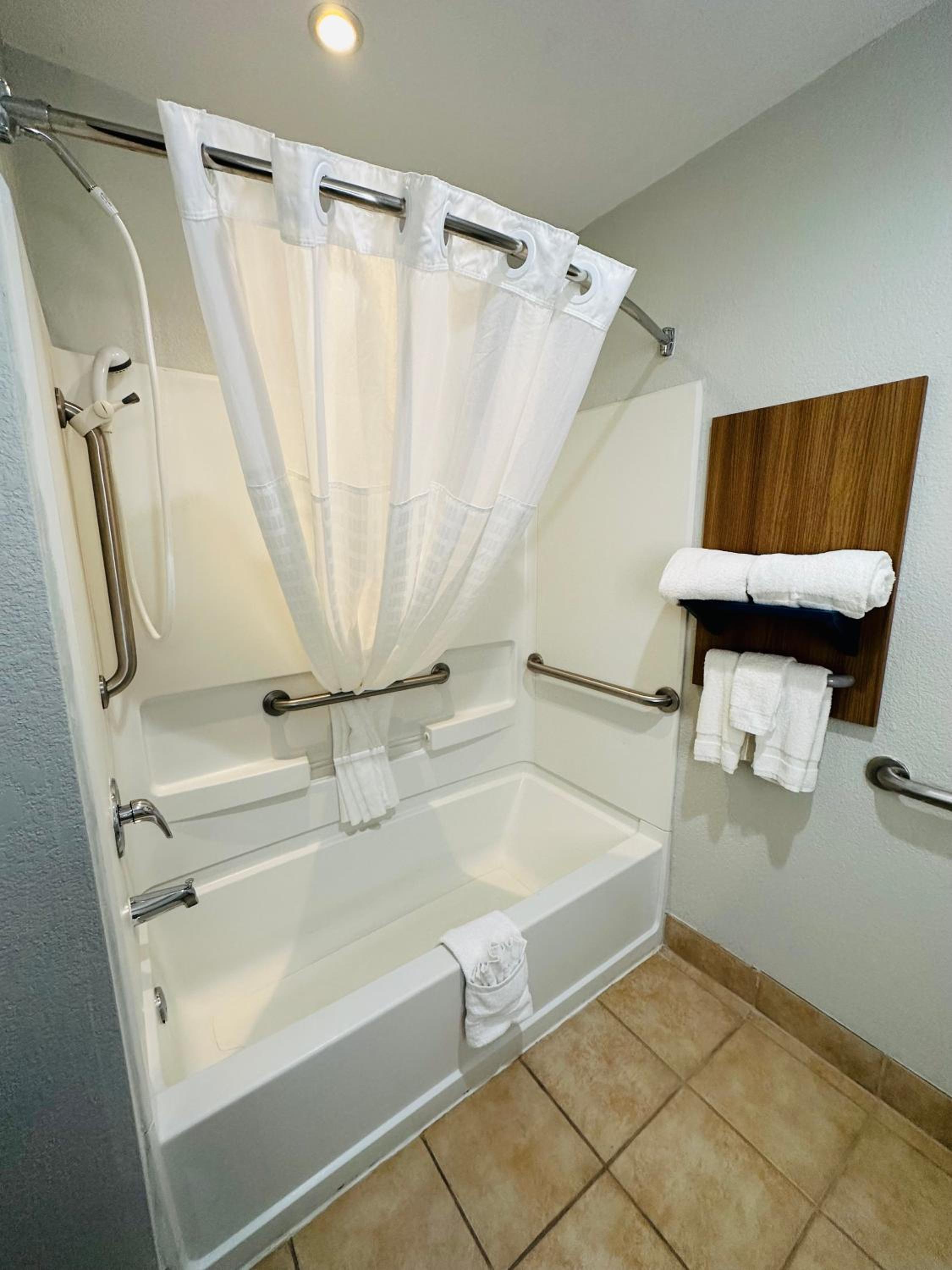 Queen Room with Two Queen Beds - Disability Access/Non-Smoking - Photo 7