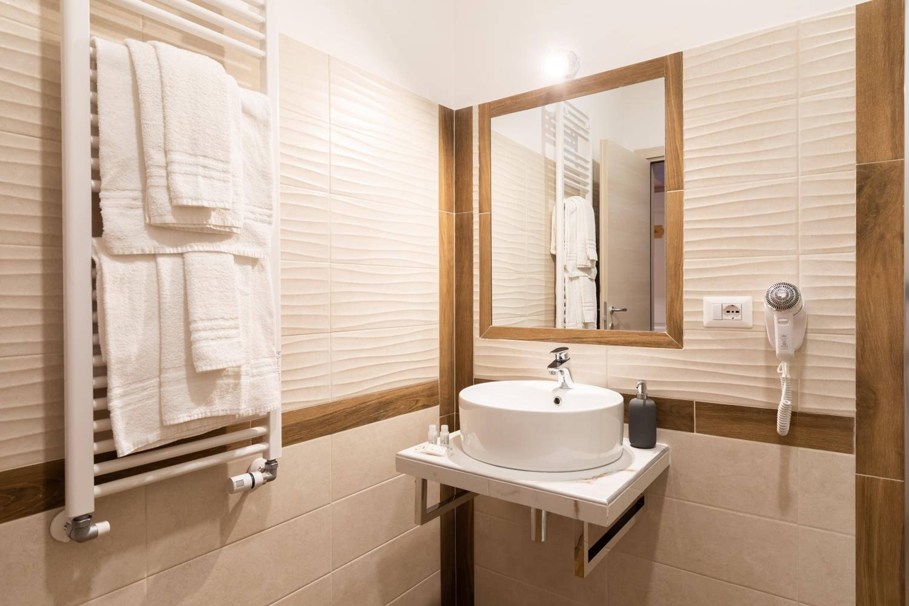 Large Double Room photo 2