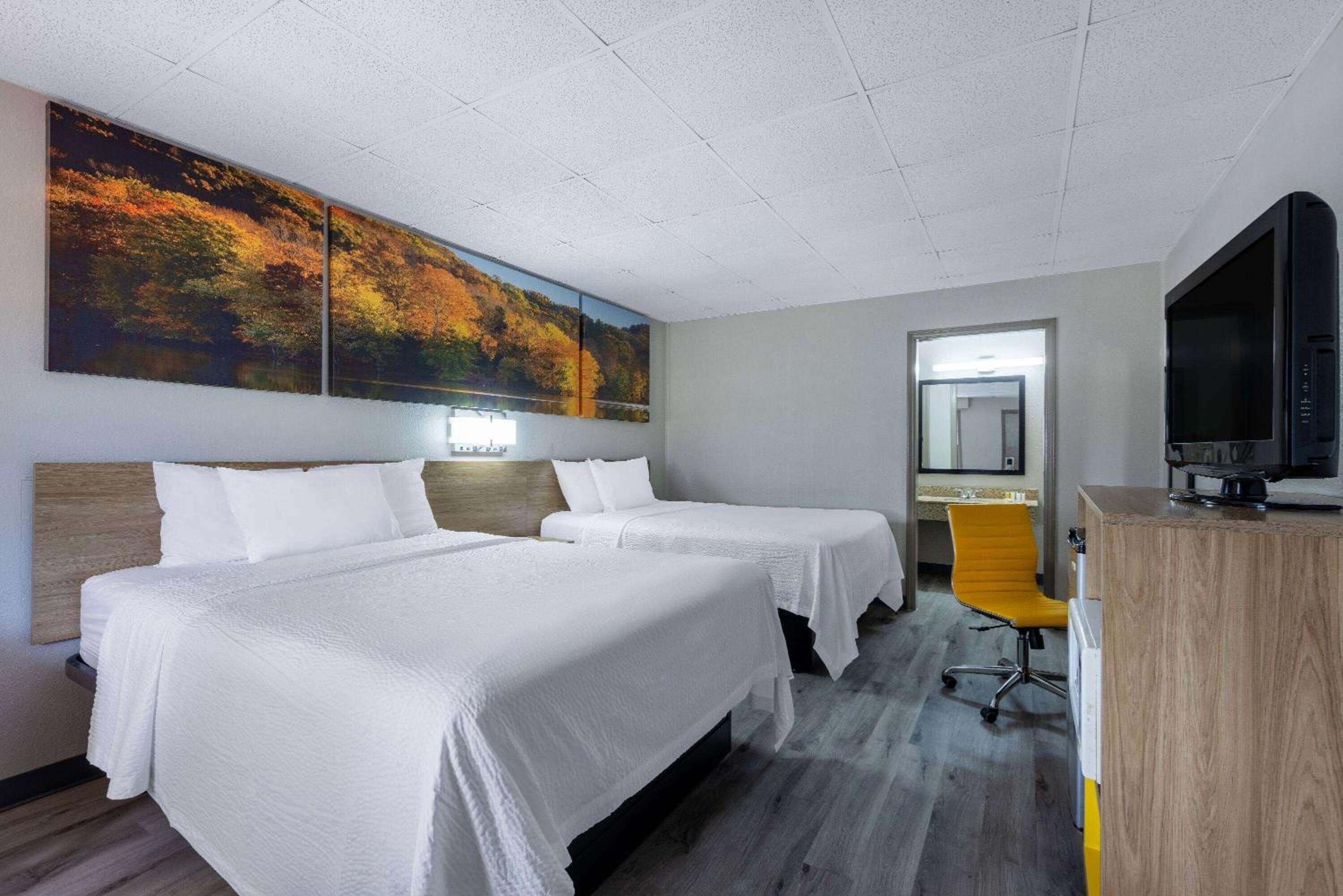 Queen Room with Two Queen Beds - Non-Smoking photo 1
