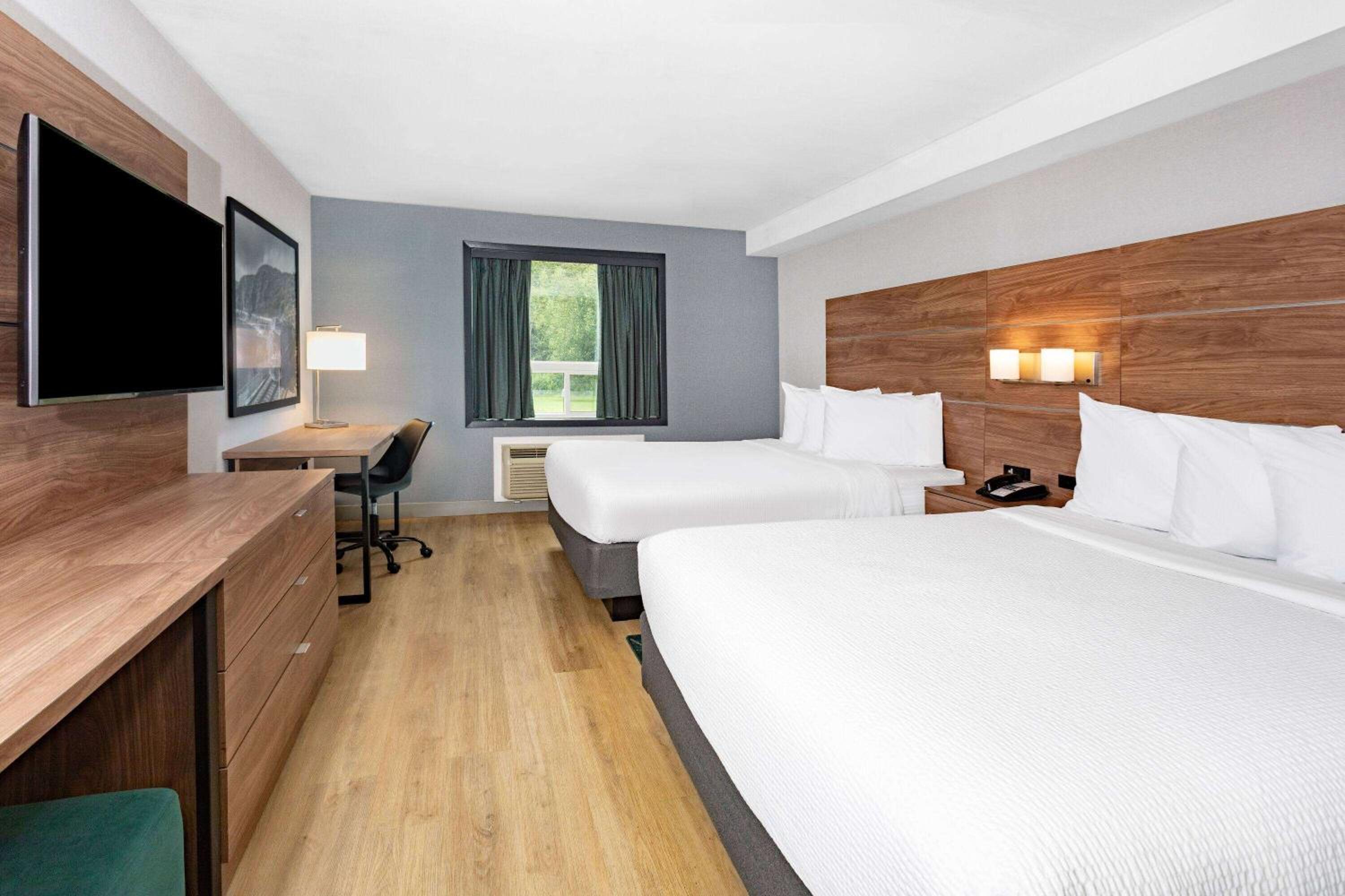 Queen Room with Two Queen Beds - Non-Smoking - Photo 1