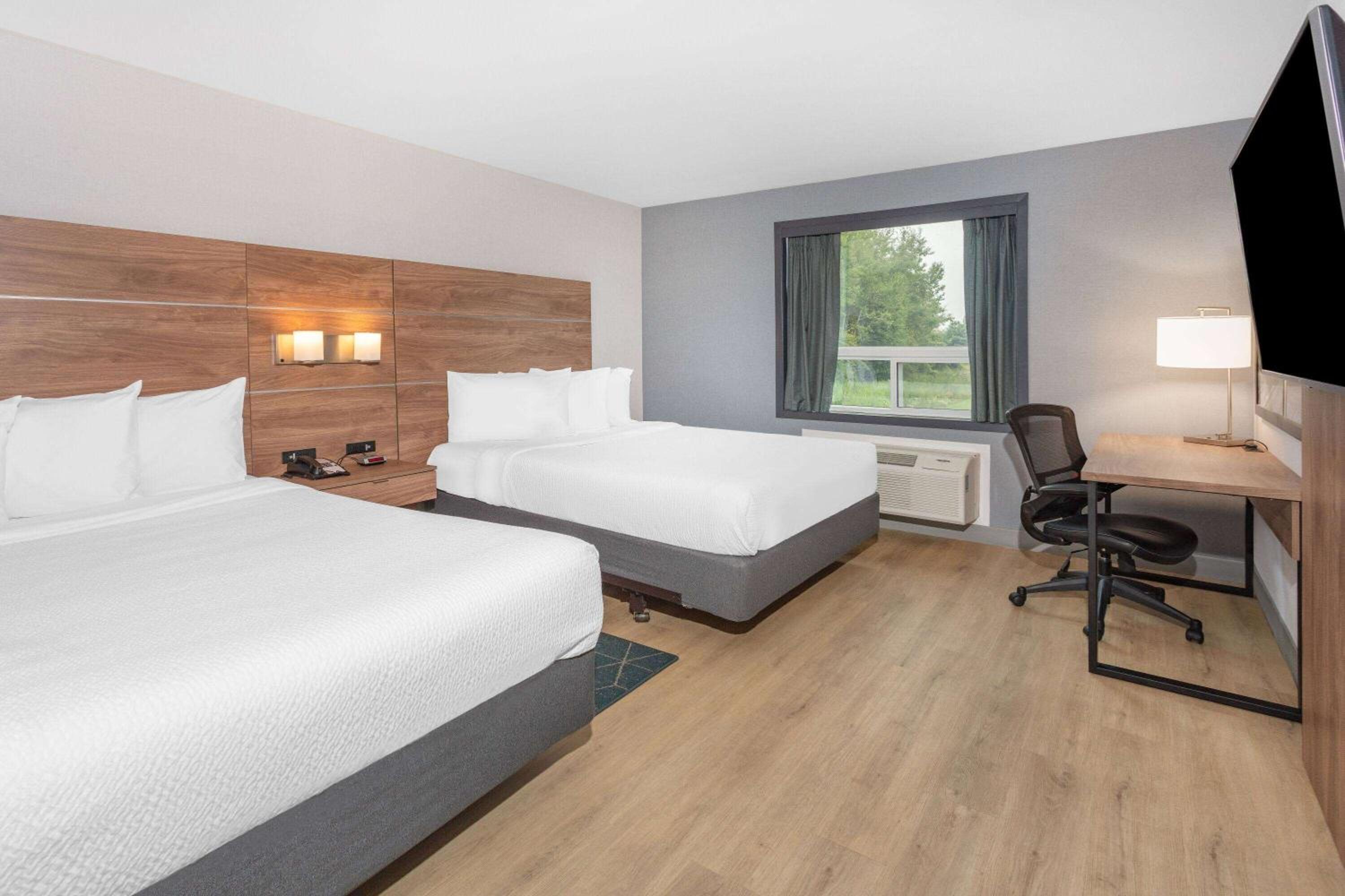 One-Bedroom Family Suite with Two Queen Beds - Non-Smoking - Photo 1