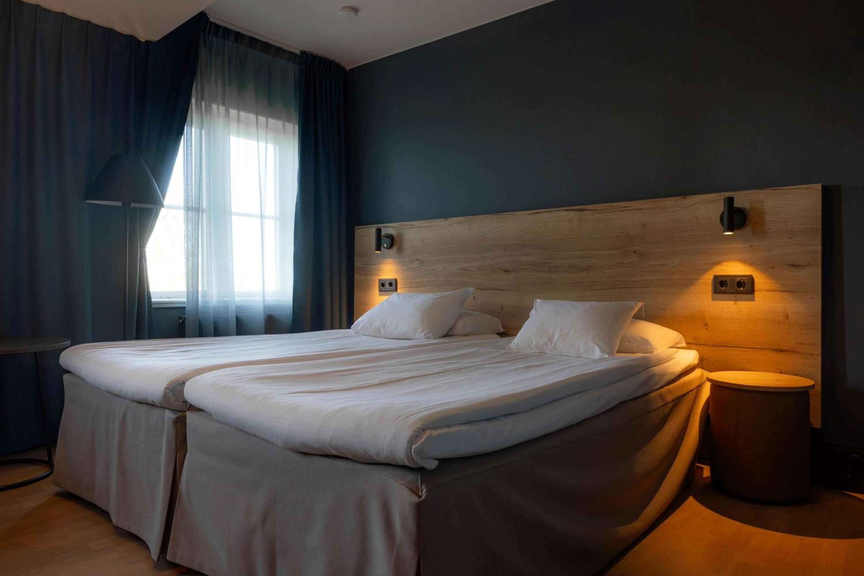 Standard Double Room with Two Single Beds - Non-Smoking - Photo 8