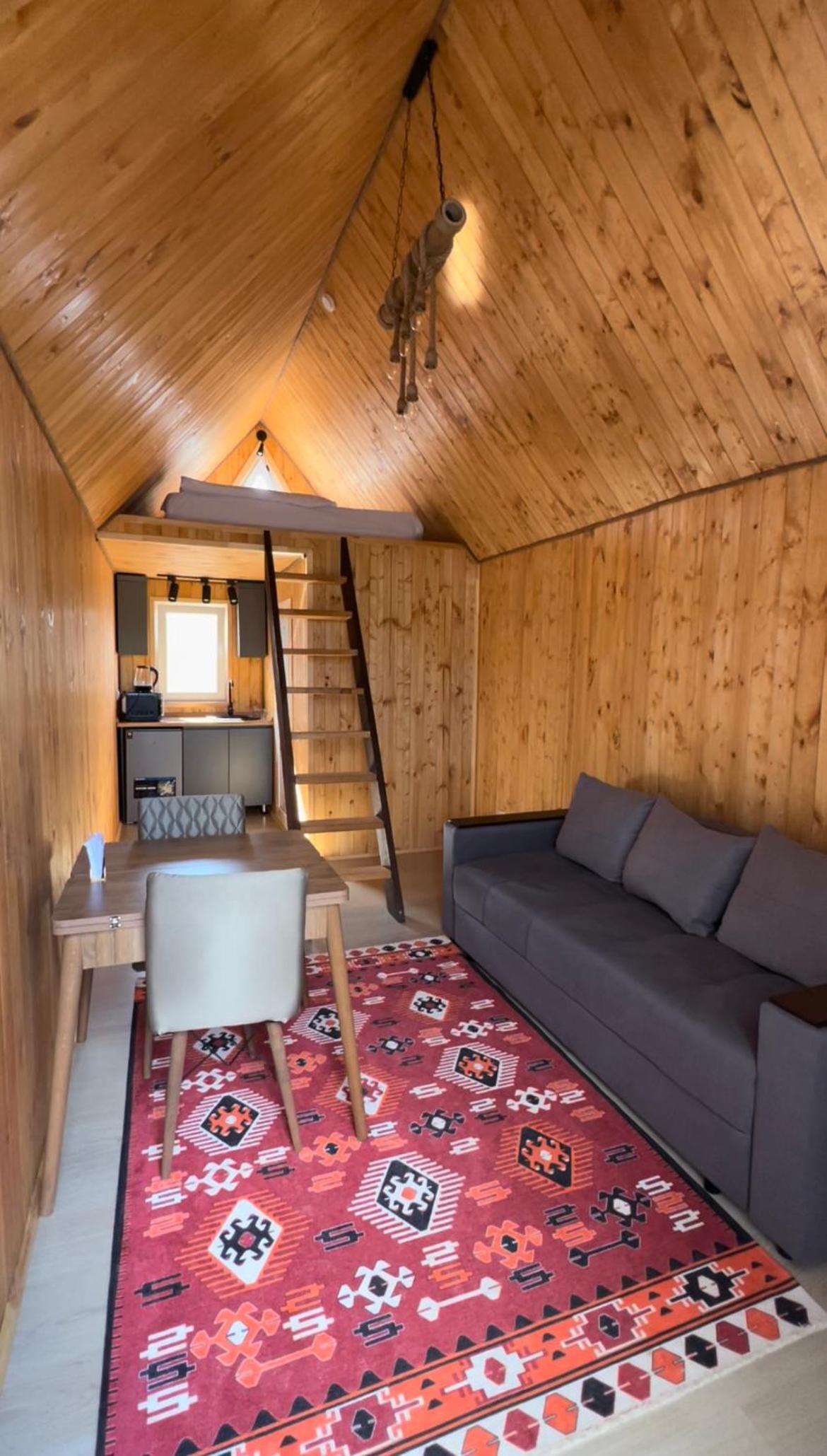 One-Bedroom House photo 1