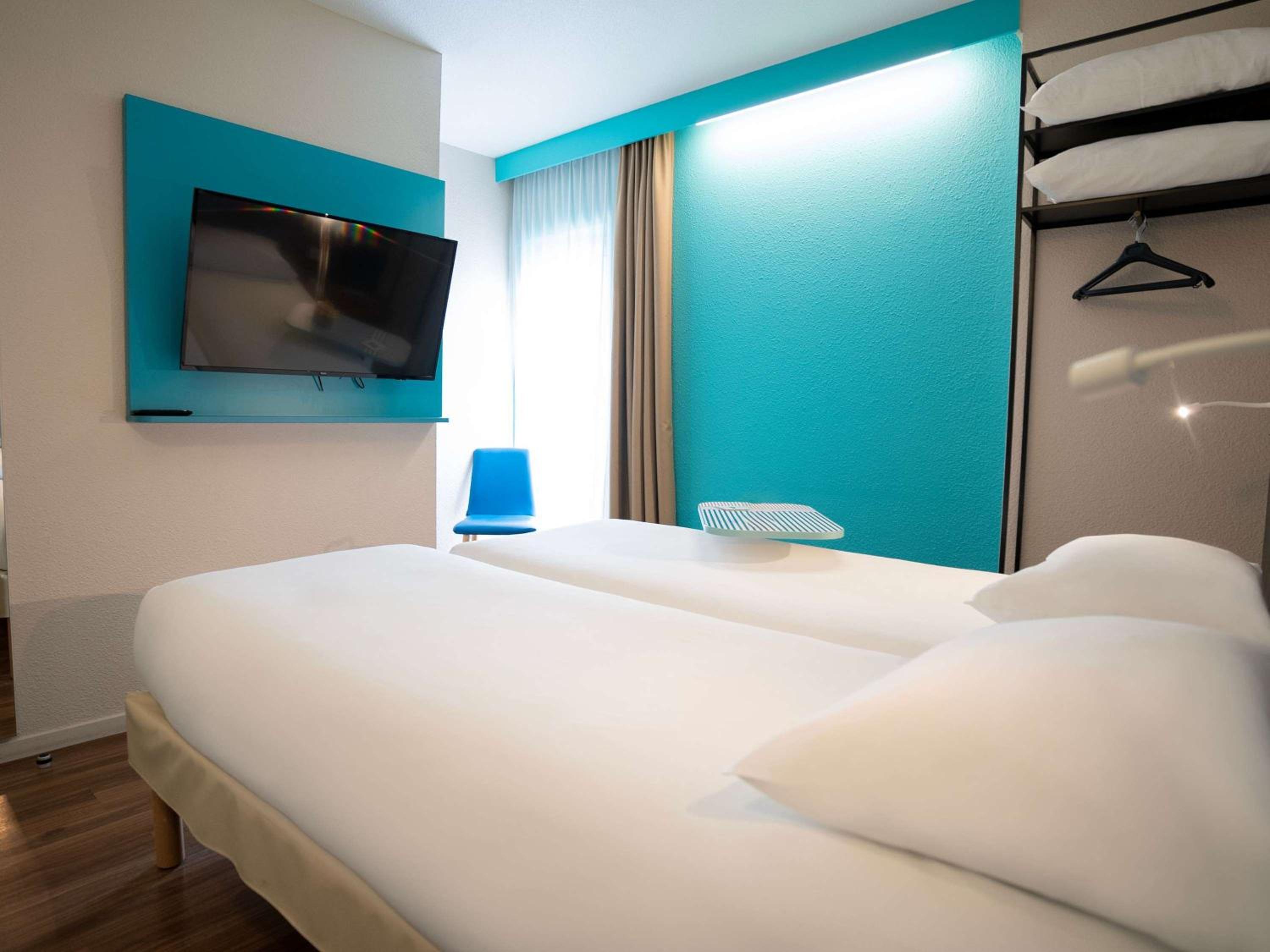 Standard Room with 2 Single Beds - Photo 3