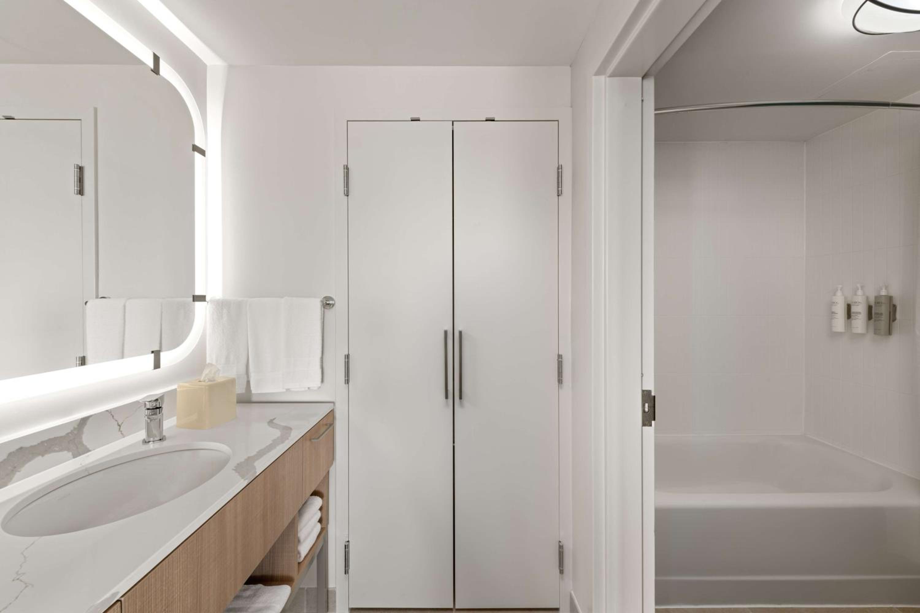 One-Bedroom Queen Suite with Two Queen Beds - Photo 4