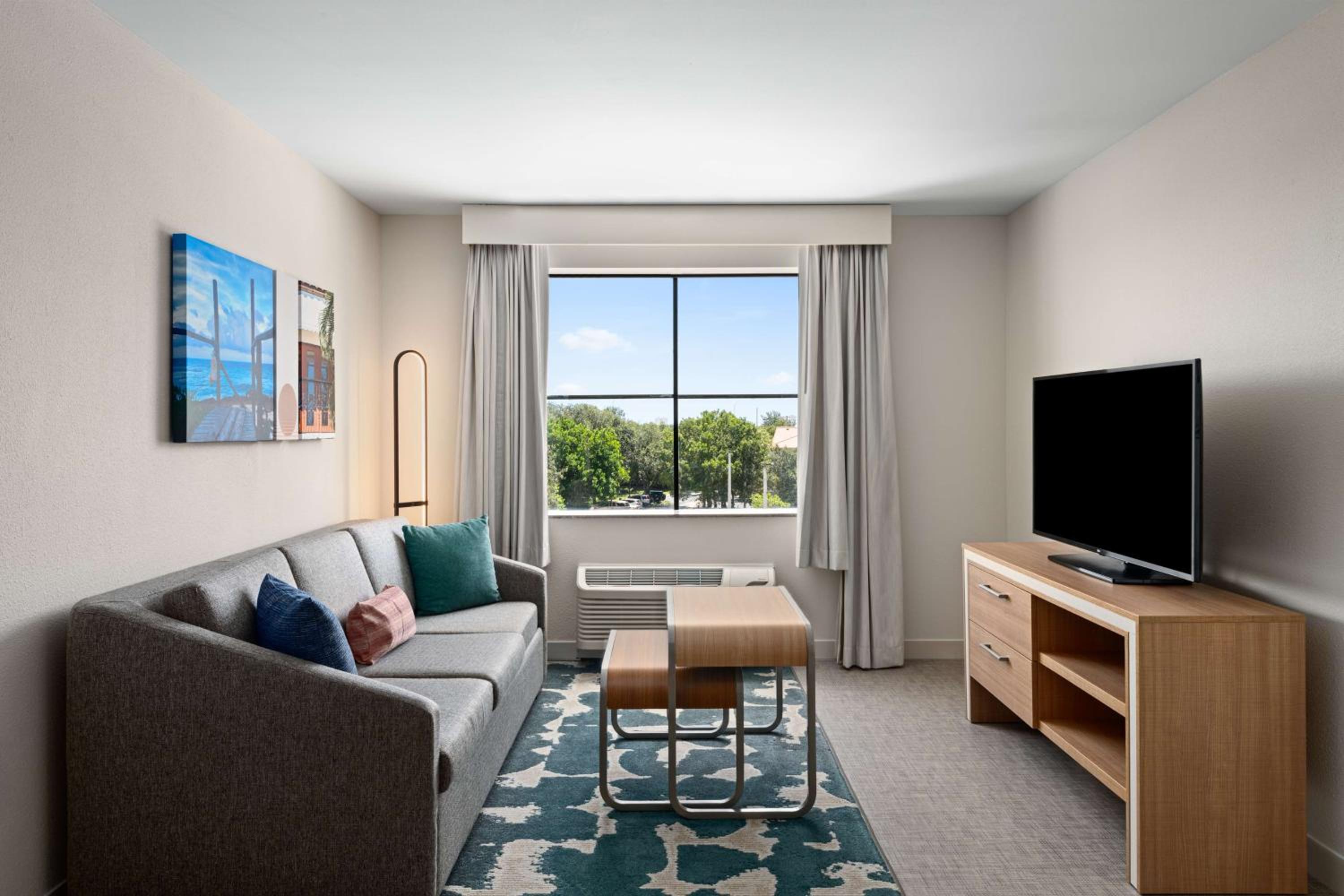 One-Bedroom King Suite - Photo 2