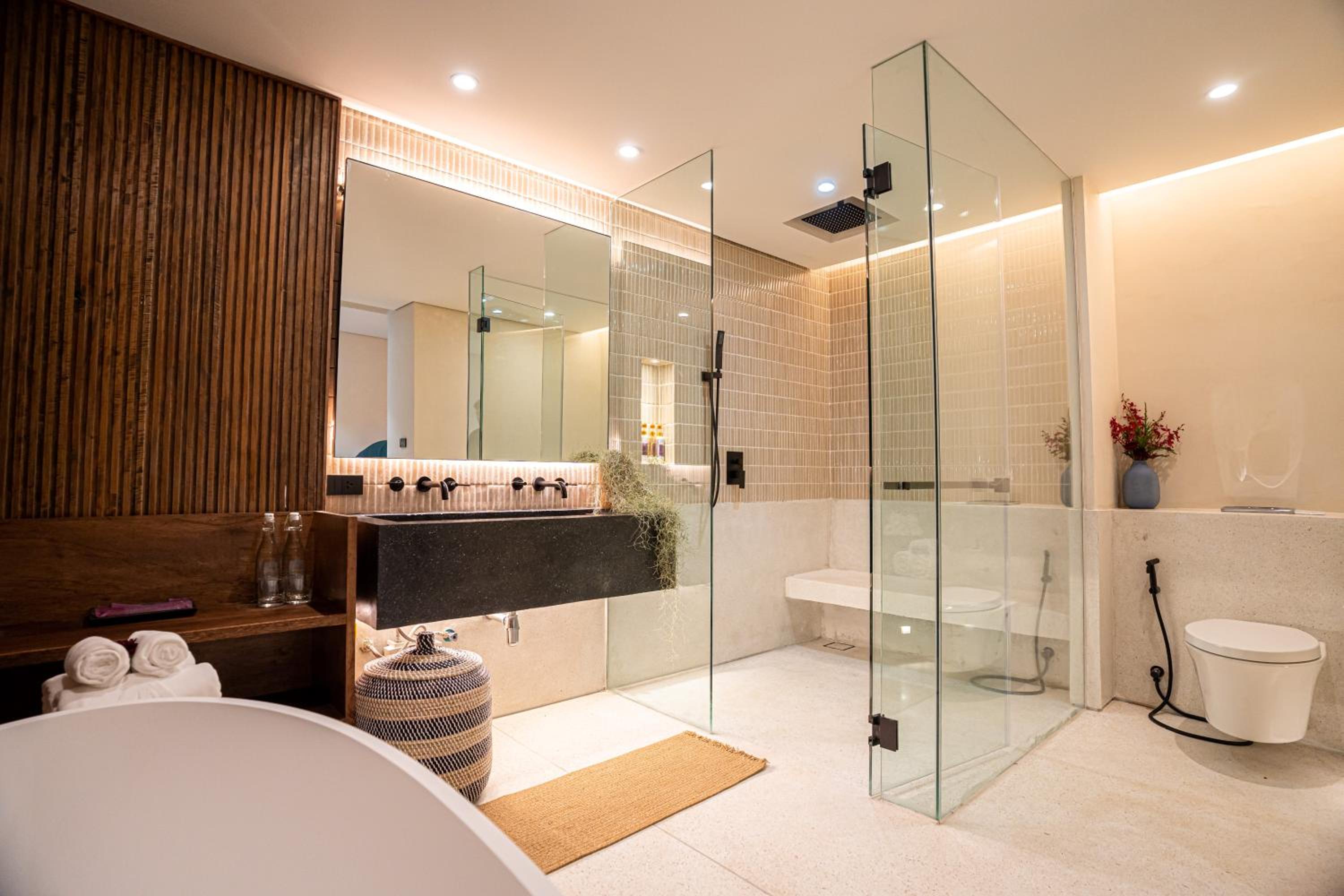 LUX Jacuzzi Suite with Unlimited Free 24-Hour Water Shuttle Service, photo 6