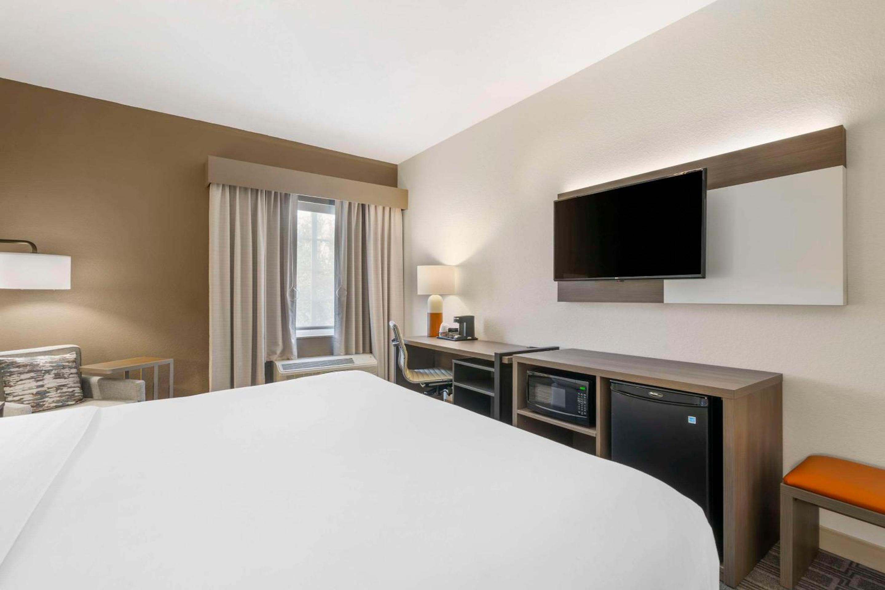 King Room - Accessible/Non-Smoking - Photo 1