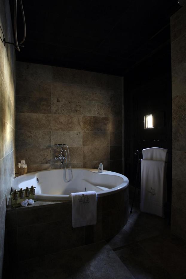 Deluxe Junior Suite - Photo 2