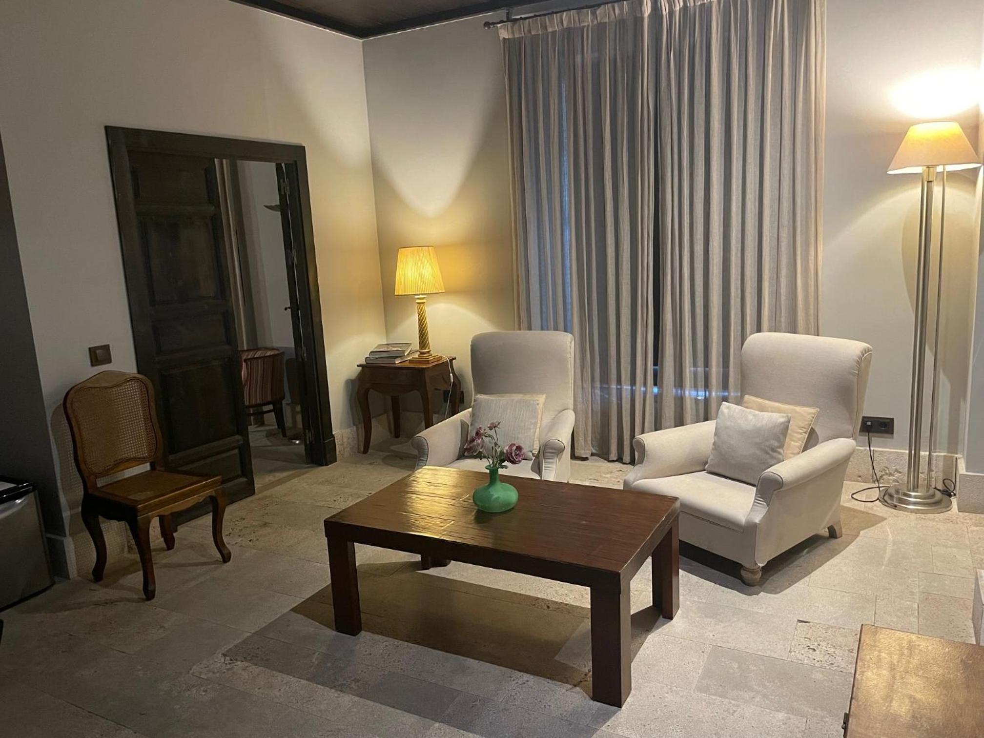 Deluxe Junior Suite - Photo 3