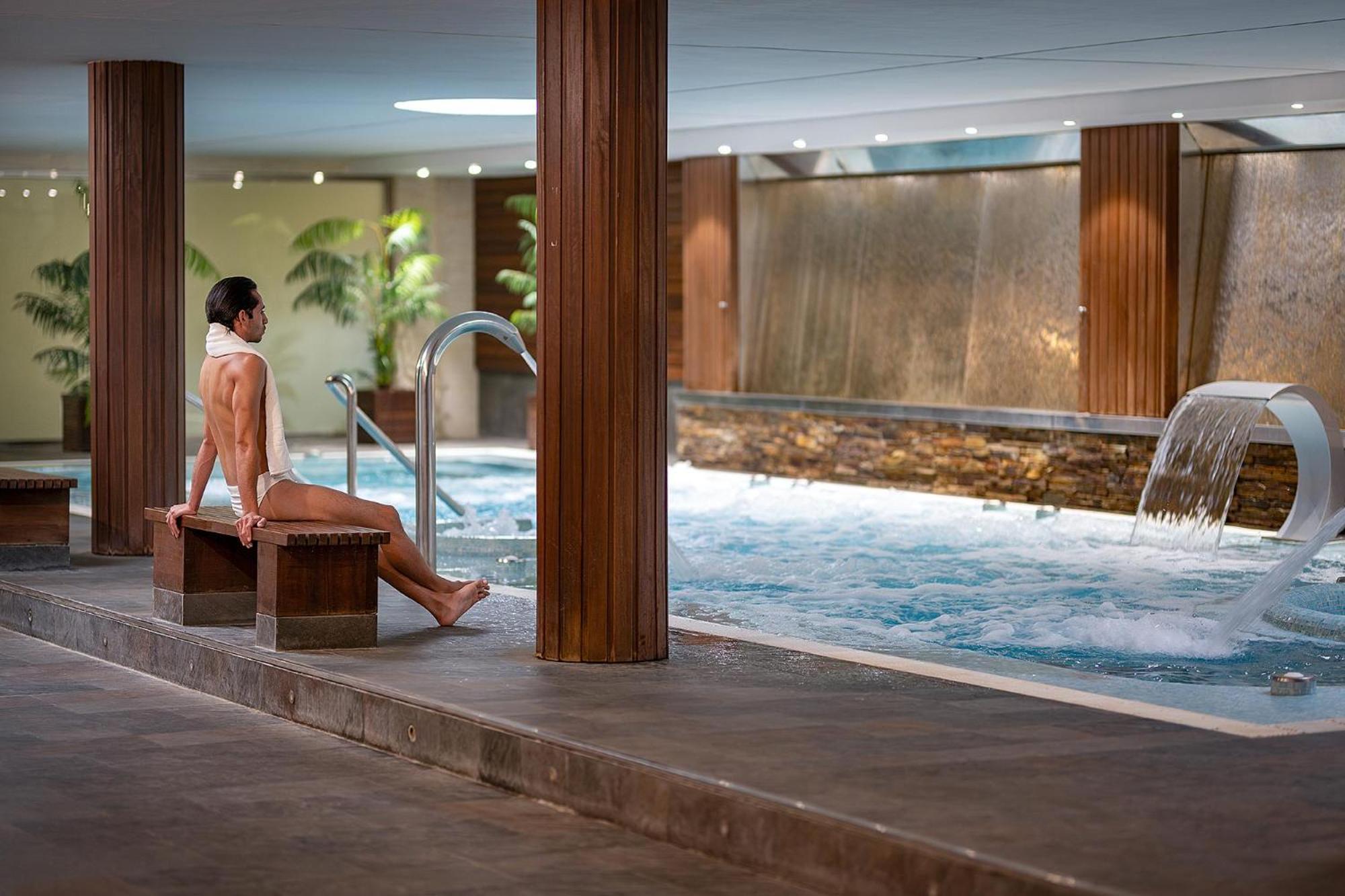 Double or Twin Room with Spa Access - Photo 7