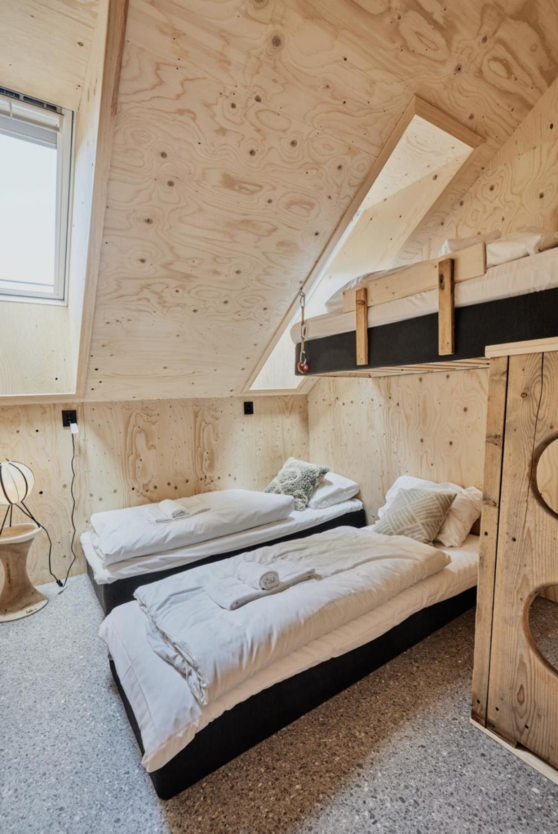 Basic Triple Room with Shared Bathroom