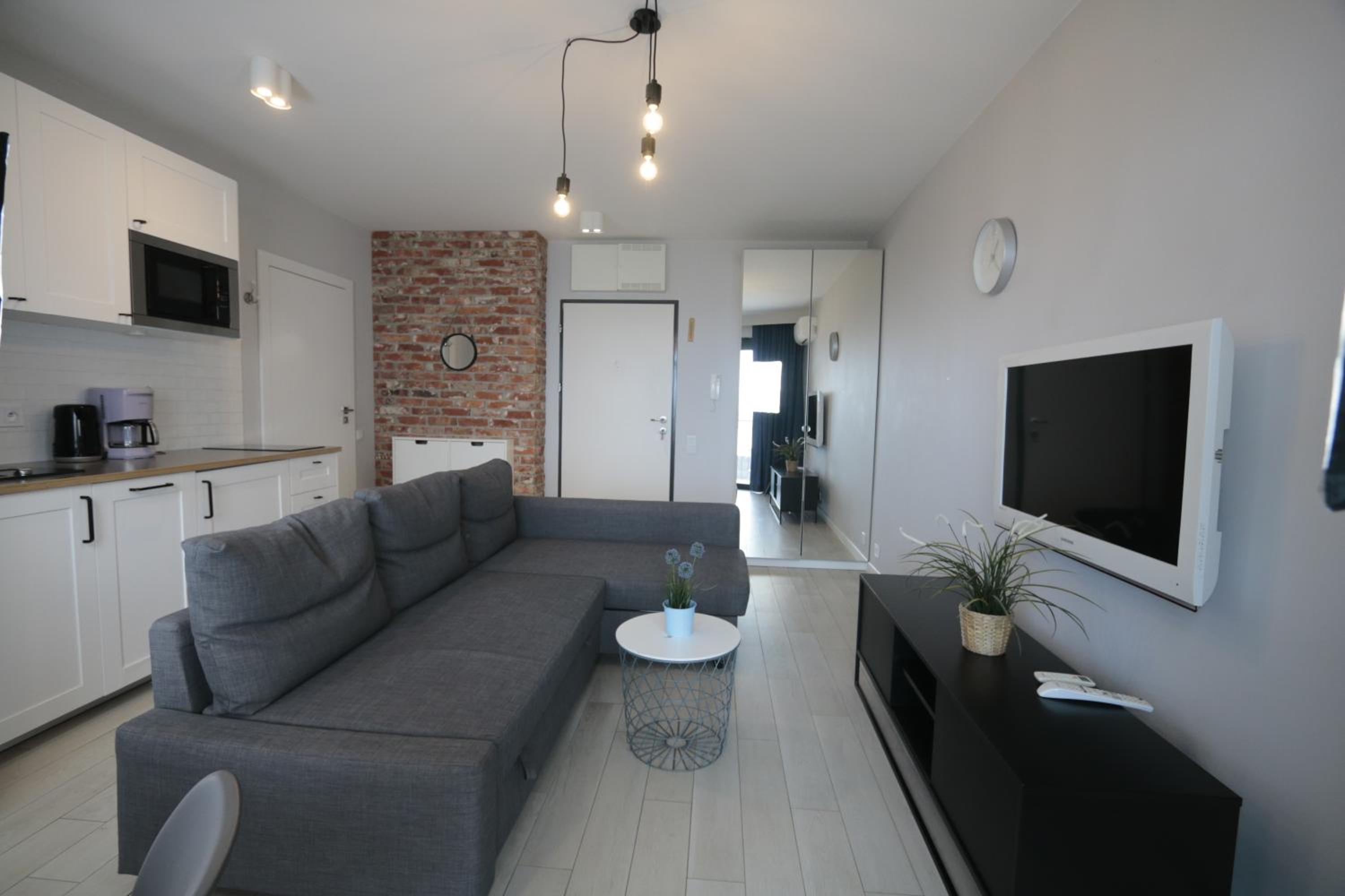 One-Bedroom Apartment with Balcony and Sea View photo 2