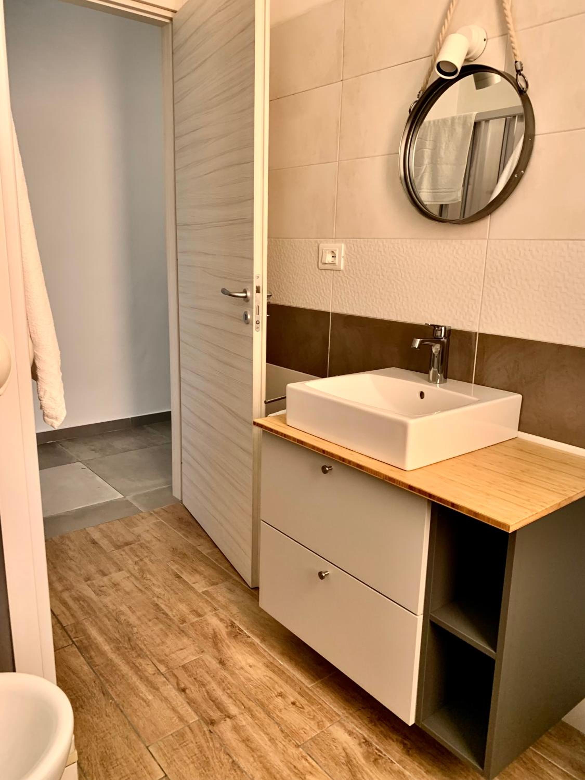 One-Bedroom Apartment photo 3