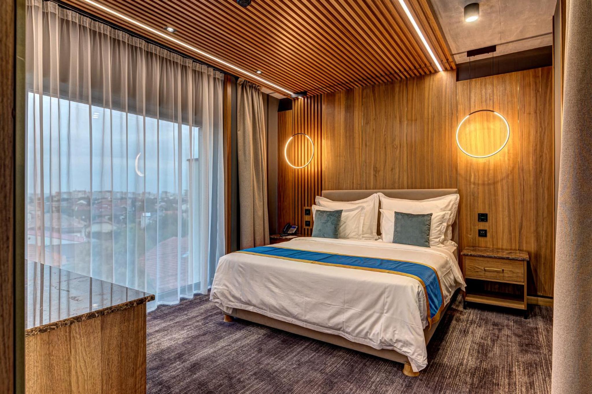 Deluxe Suite with Spa Bath - Photo 1
