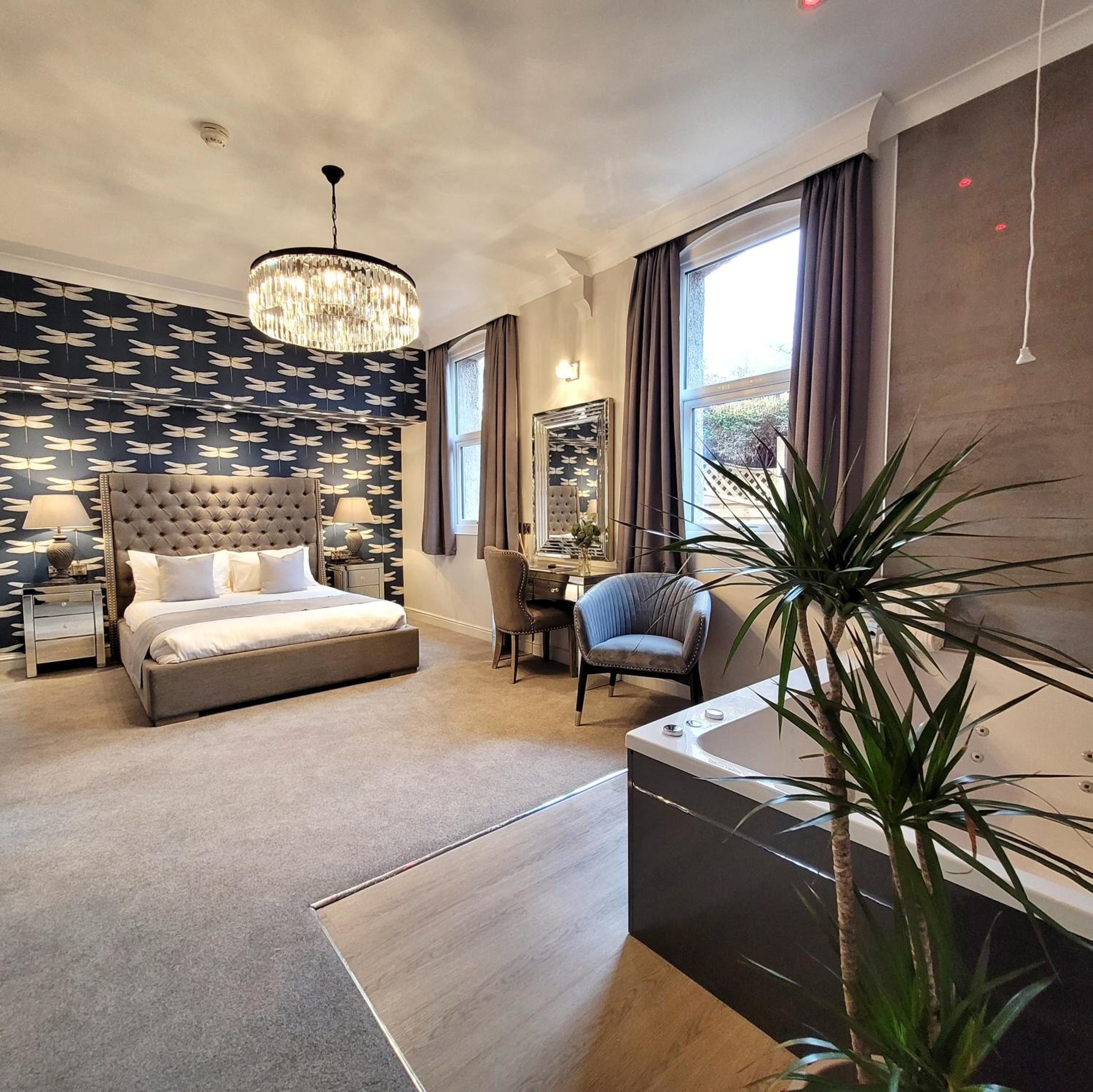 Deluxe Double Room with Jetted Tub - Non-Smoking