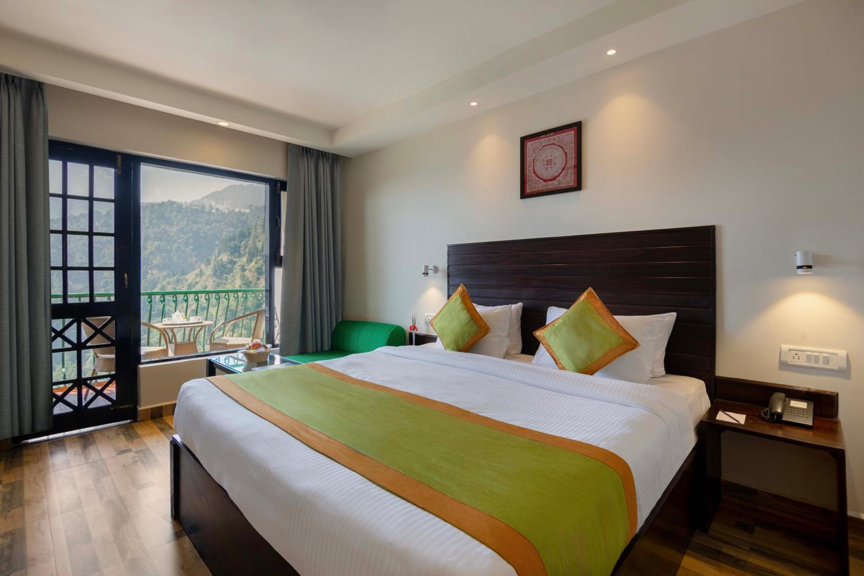 Valley View Classic Room With Balcony - Photo 4