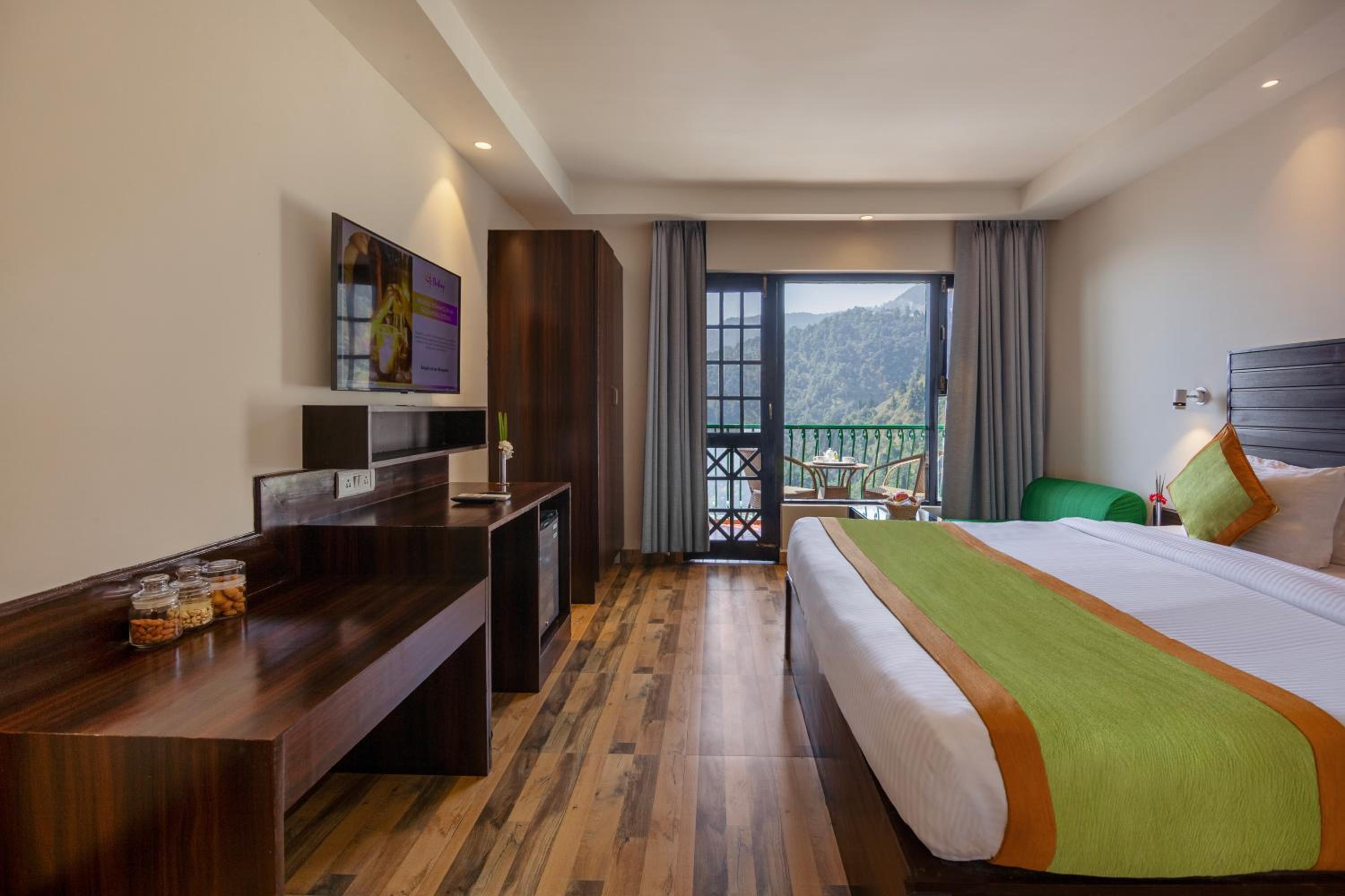 Valley View Classic Room With Balcony - Photo 1