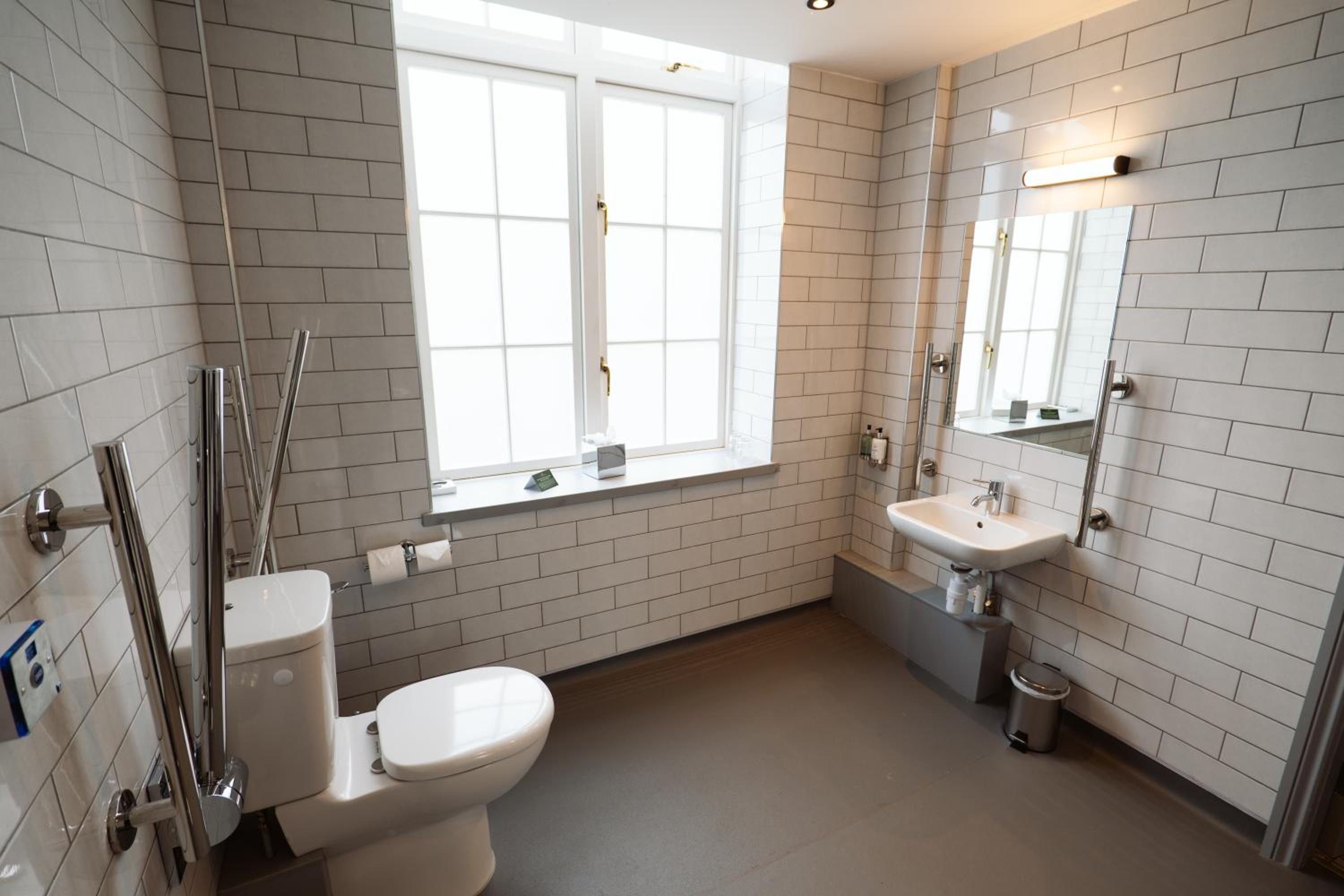 Double Room - Disability Access photo 3