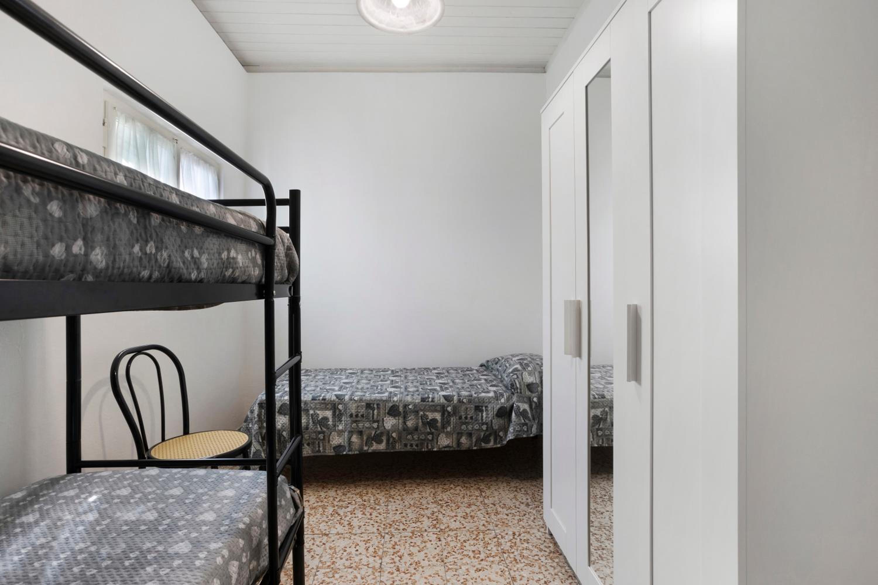 Apartment with Shower photo 3