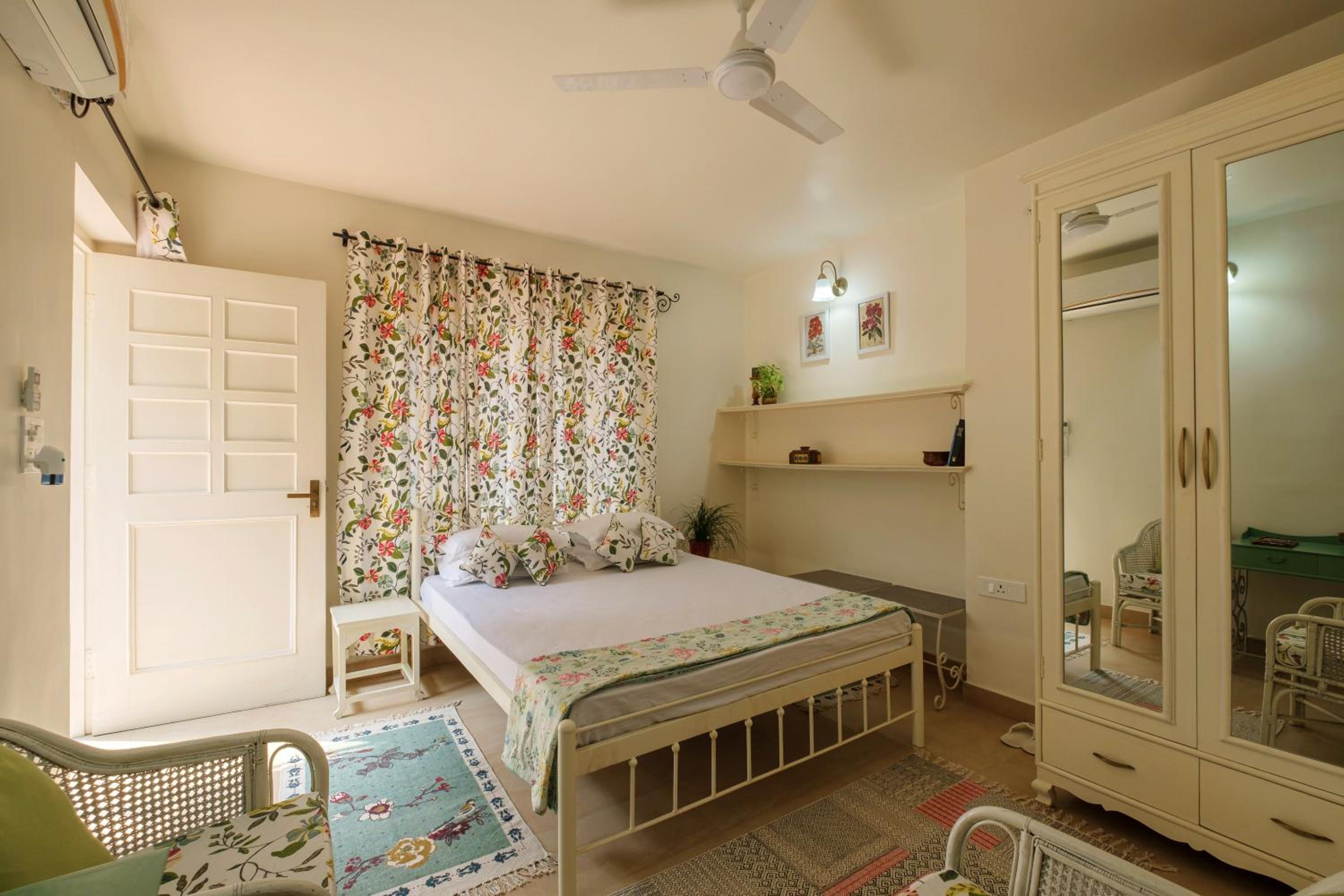 Sukriti - Deluxe Studio Apartment