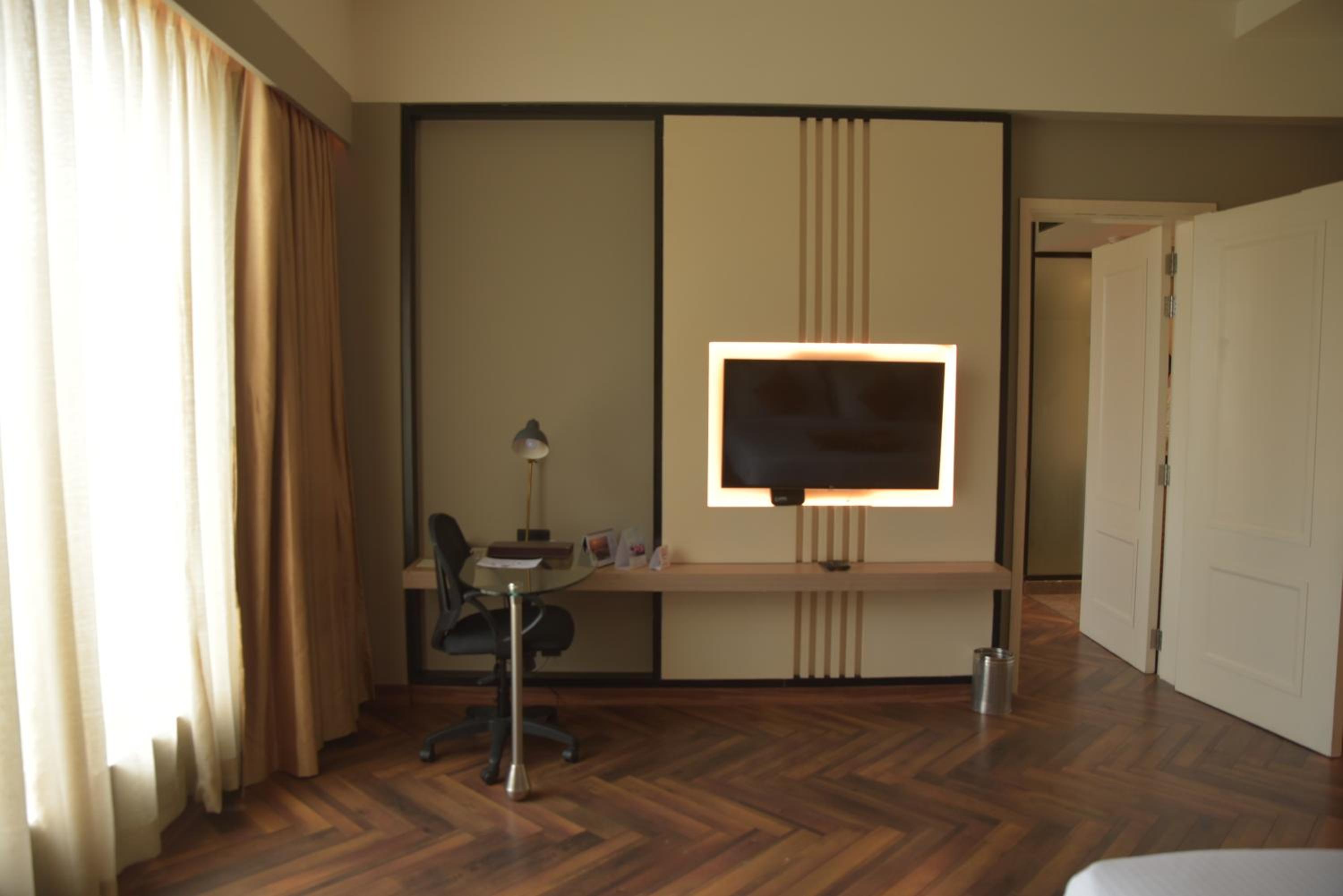 Boutique room : 20% off on session of 90 mins Spa || 15% off on F&S.B with a-la-carte selection || Complimentary welcome drinks on arrival Boutique room : 20% off on session of 90 mins Spa || 15% off on F&S.B with a-la-carte selection || Complimentary welcome drinks on arrival