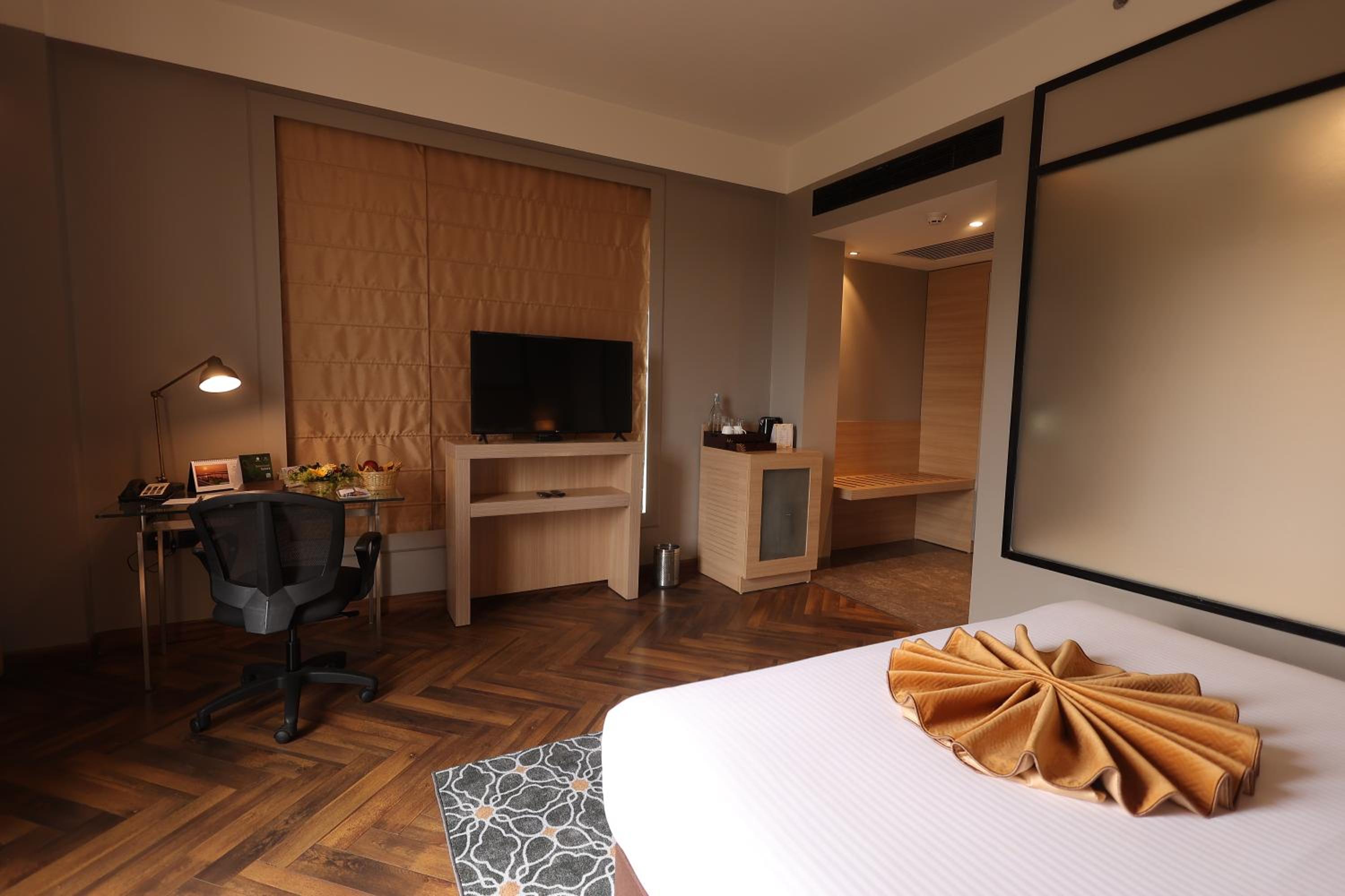 Boutique room : 20% off on session of 90 mins Spa || 15% off on F&S.B with a-la-carte selection || Complimentary welcome drinks on arrival photo