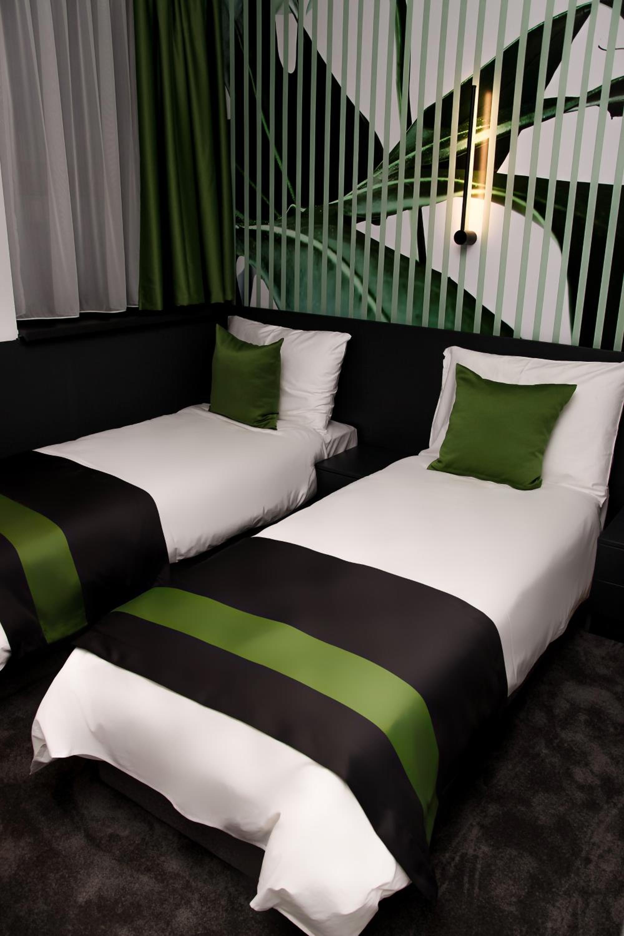 Standard Twin Room - Photo 11